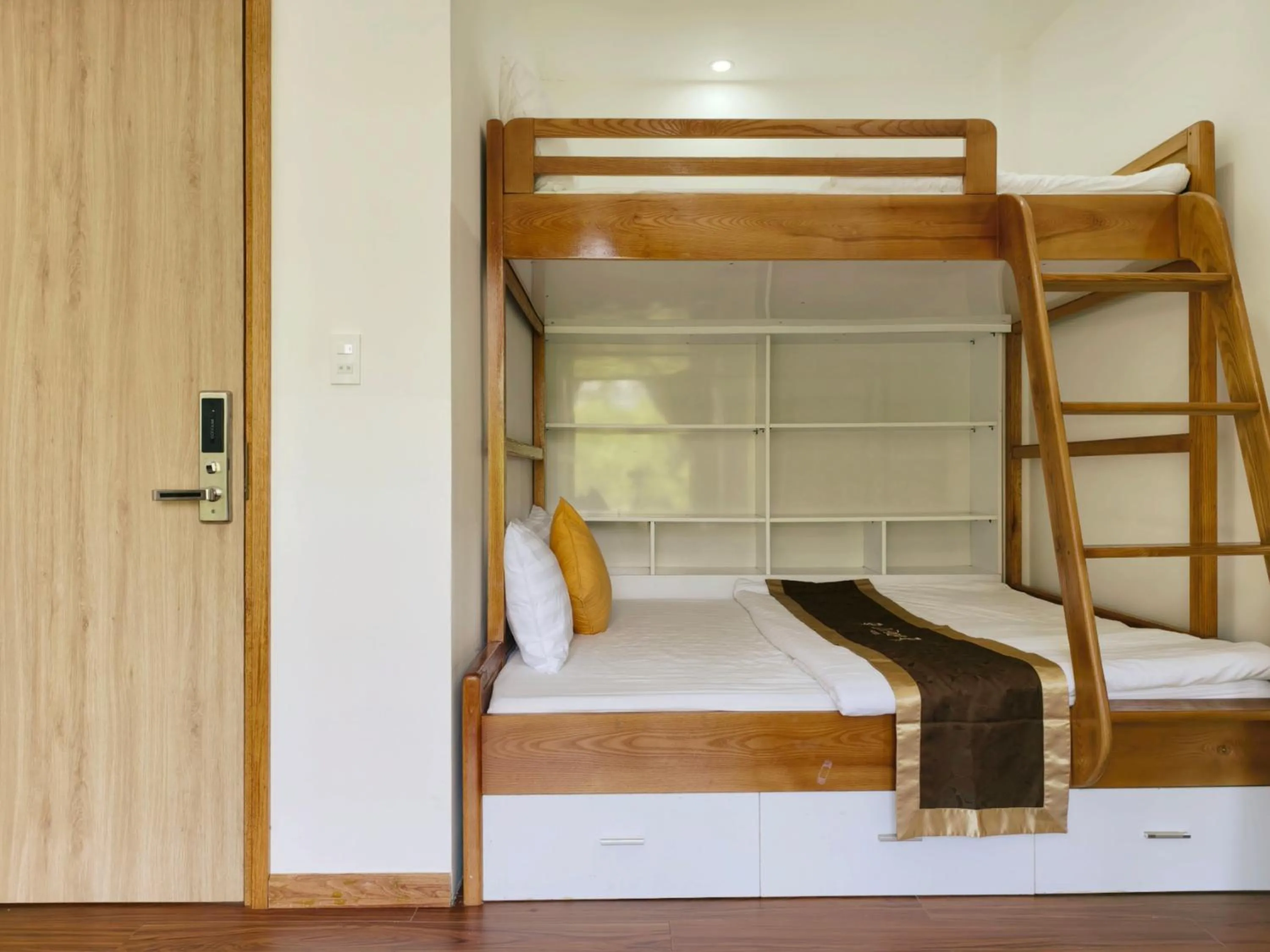 Bed in La Pense'e Hotel - Dalat