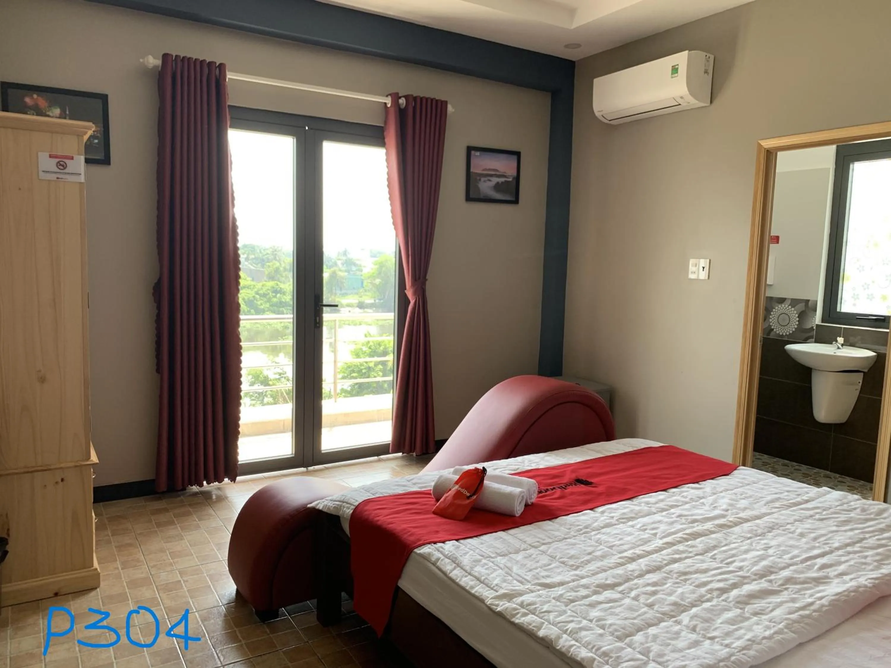 Photo of the whole room, Bed in Bờ Sông Hotel