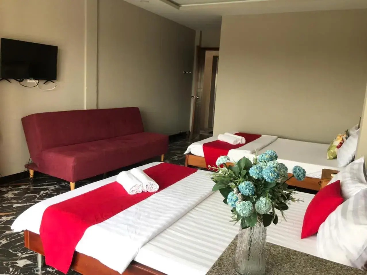 King Room with Balcony in Bờ Sông Hotel King Room with Balcony in Bờ Sông Hotel