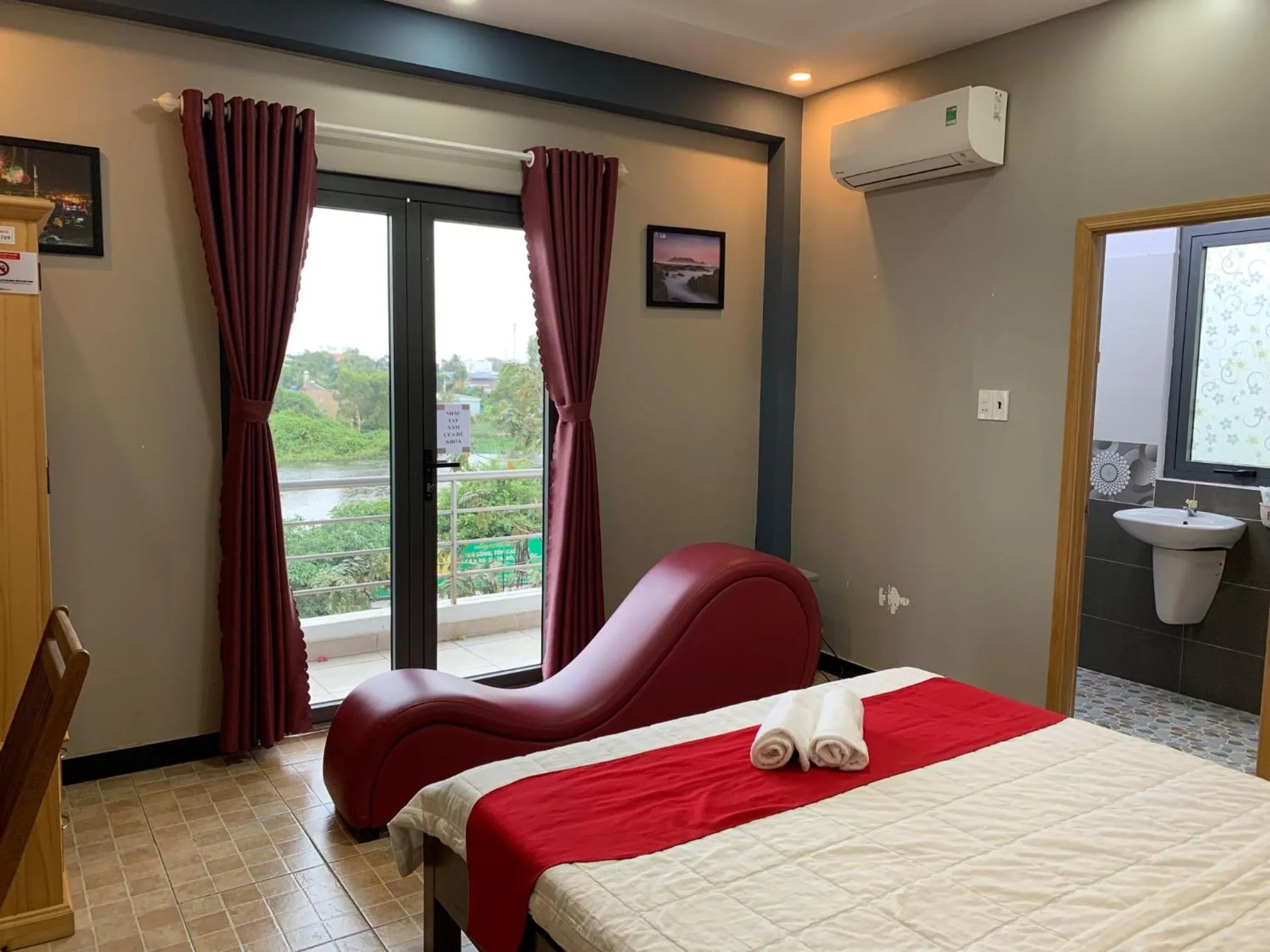 River view, Bed in Bờ Sông Hotel