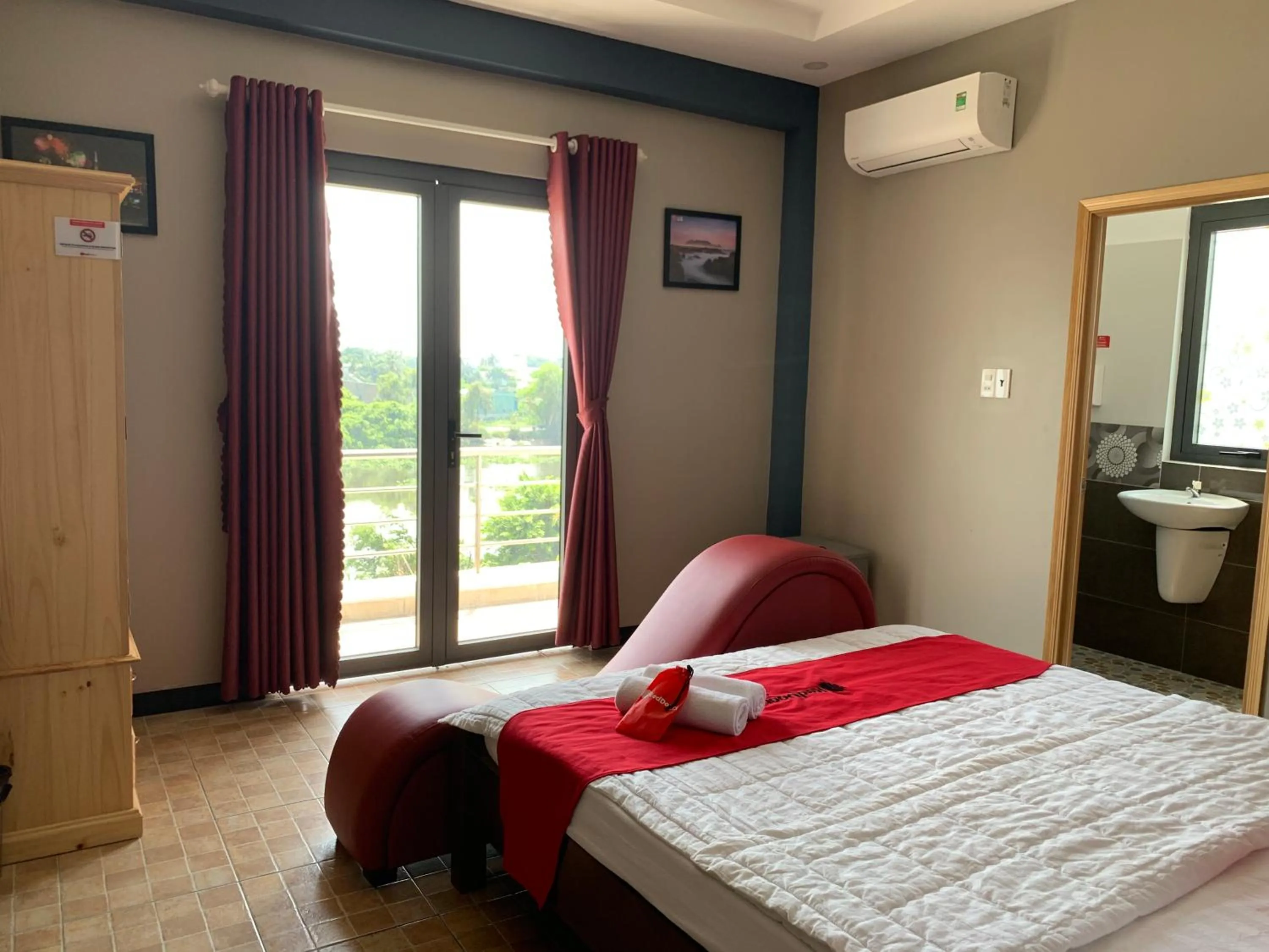 Bedroom, Bed in Bờ Sông Hotel