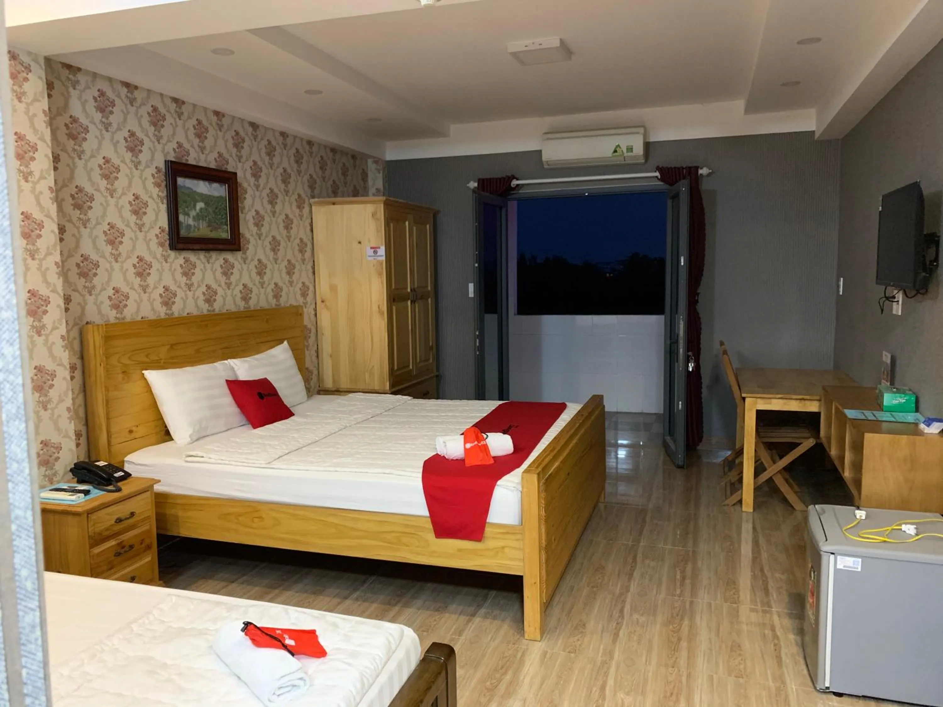 Balcony/Terrace, Bed in Bờ Sông Hotel