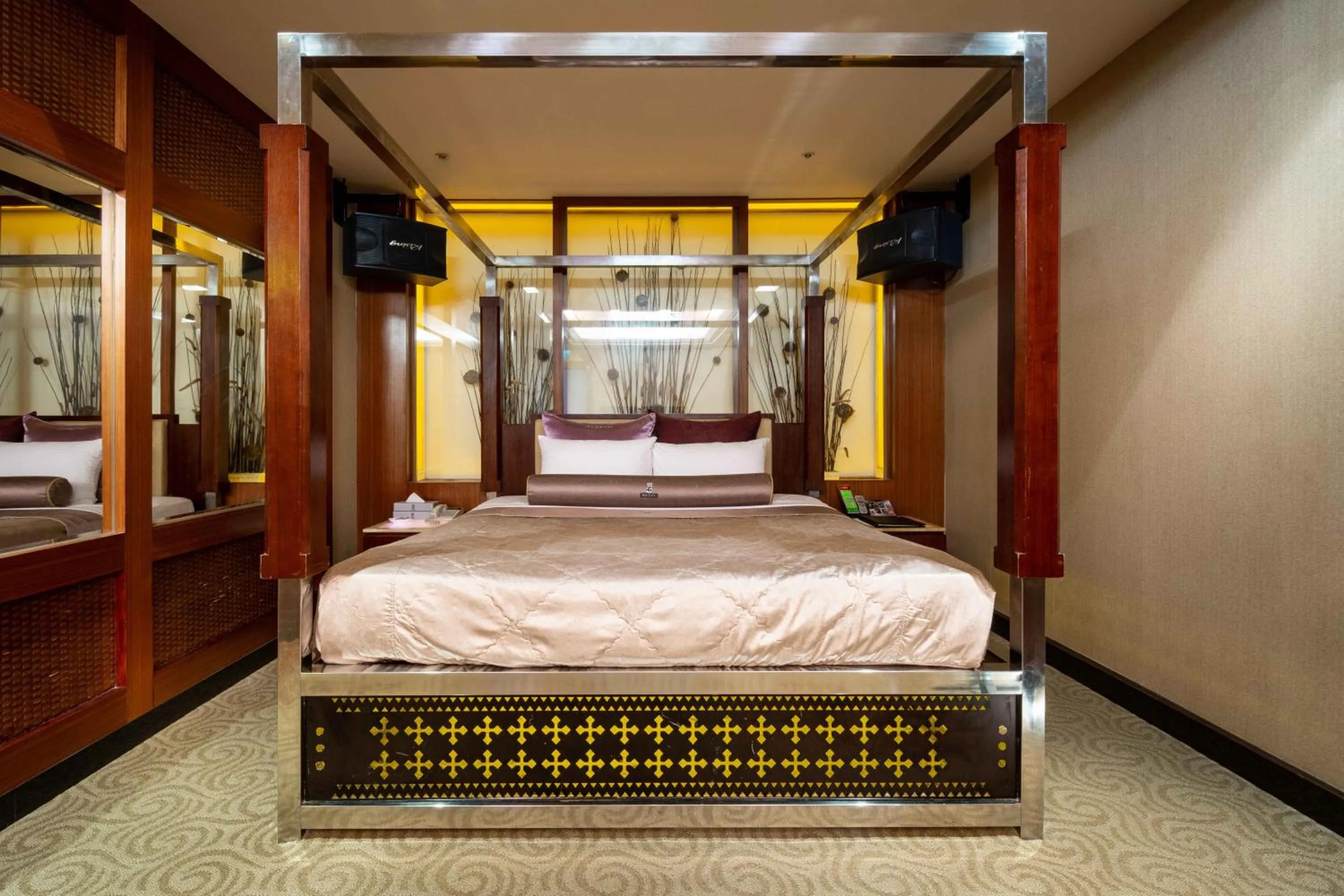 Photo of the whole room, Bed in In-stone Motel