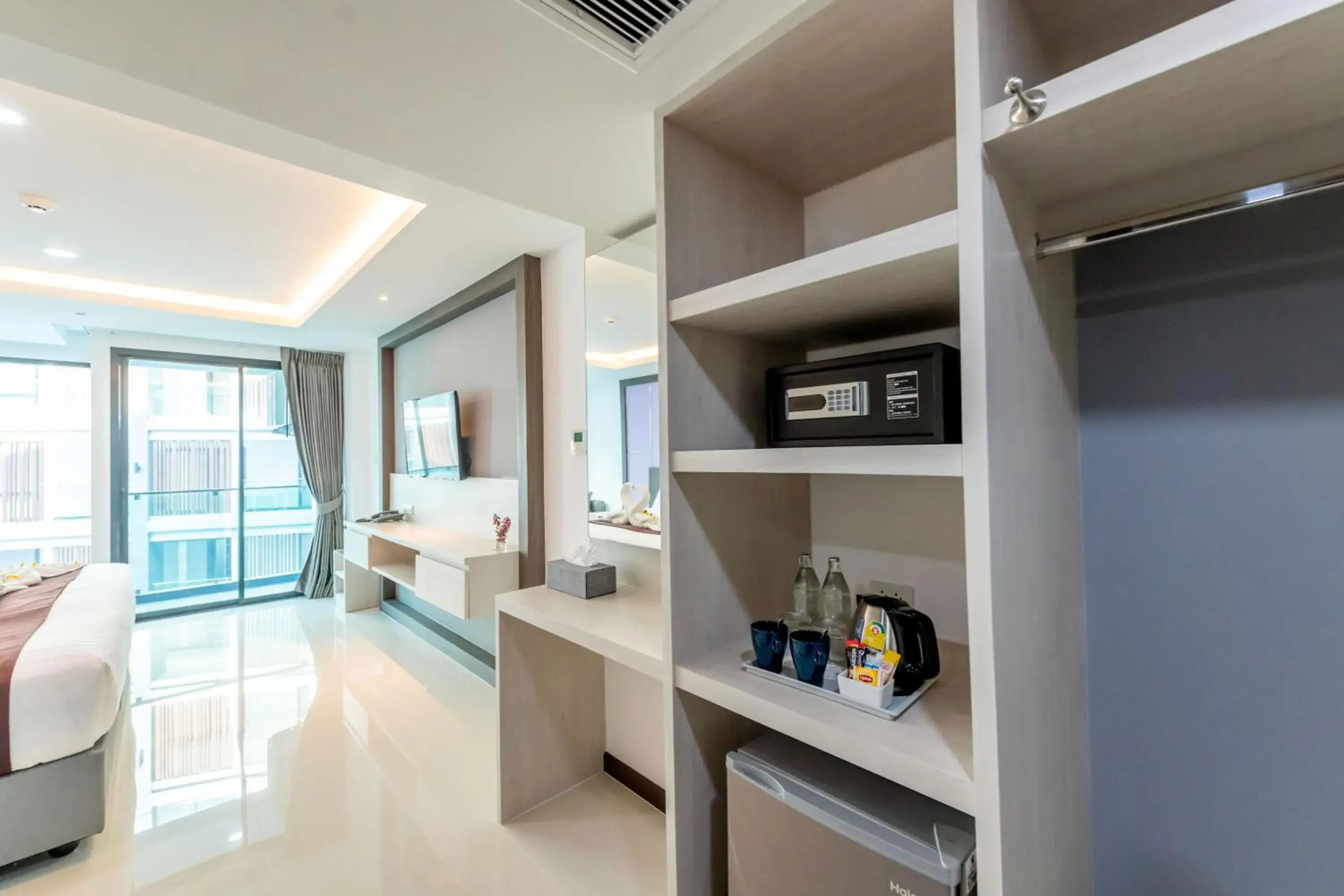 Deluxe Twin Room in The Proud Hotel Pattaya - SHA Certified Deluxe Twin Room in The Proud Hotel Pattaya - SHA Certified