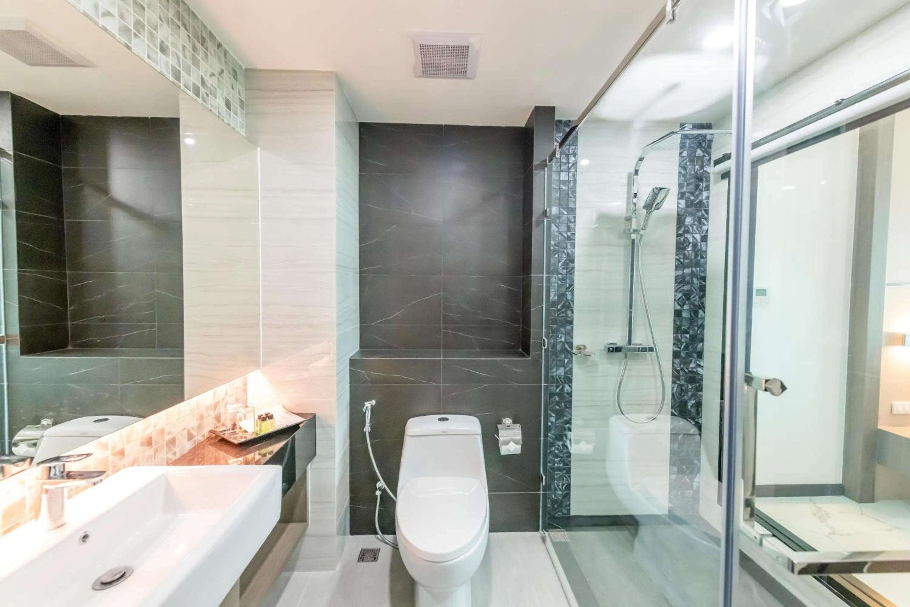 The Proud Hotel Pattaya - SHA Certified