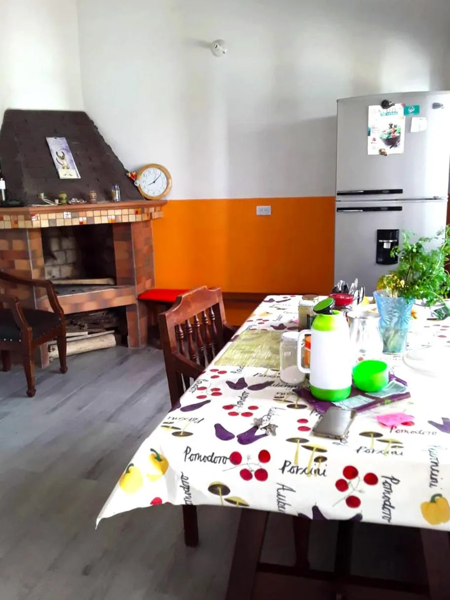 Kitchen or kitchenette, Restaurant/Places to Eat in Hostal Rana