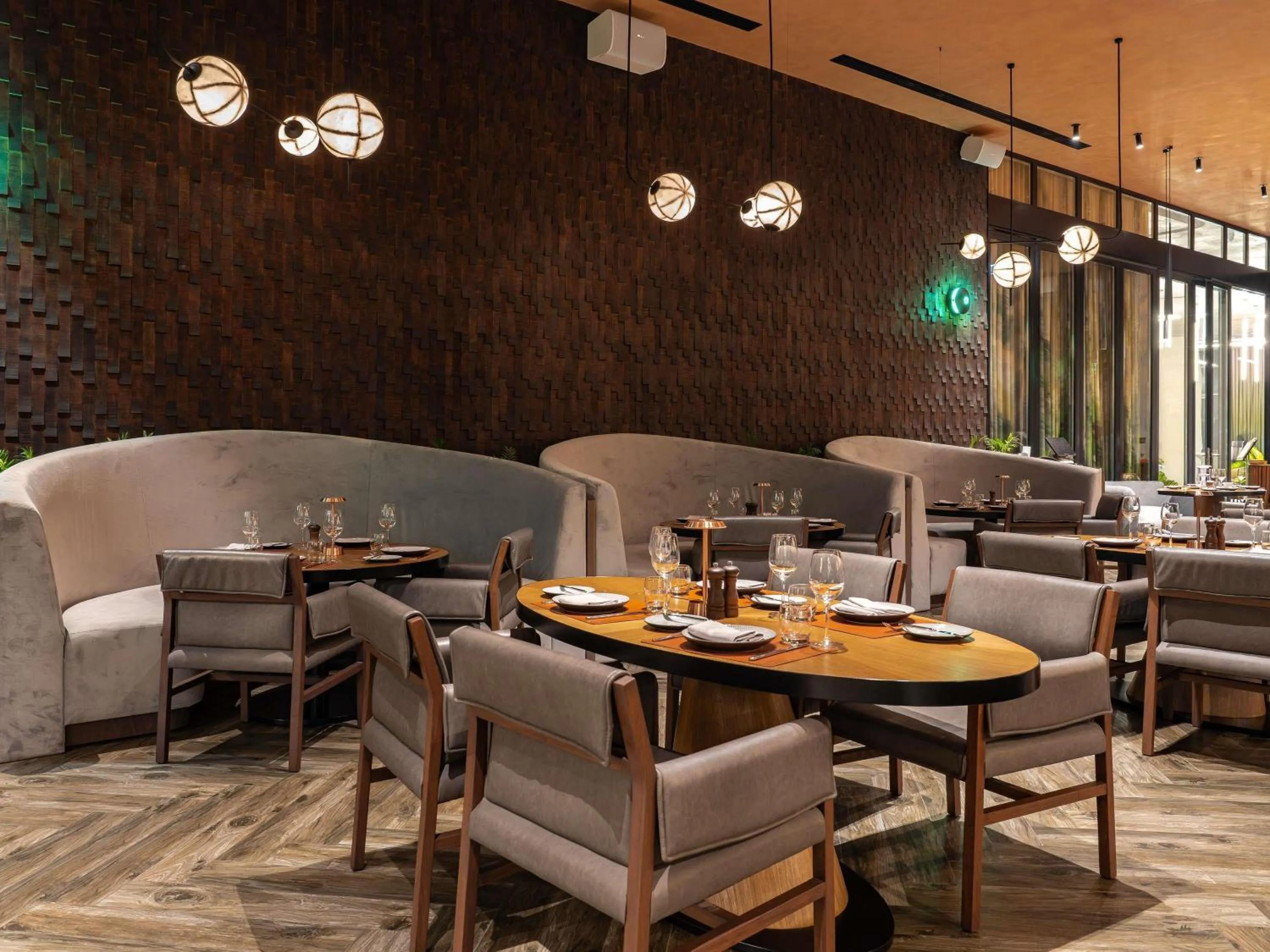 Restaurant/places to eat in Novotel Dubai World Trade Centre