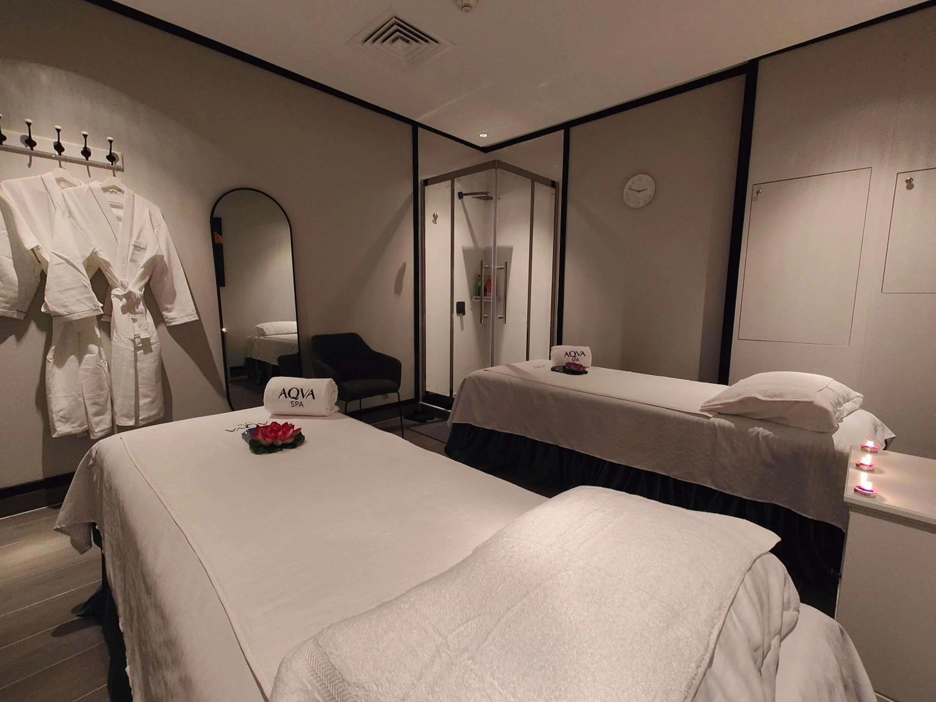 Spa and wellness centre/facilities, Bed in Novotel Dubai World Trade Centre