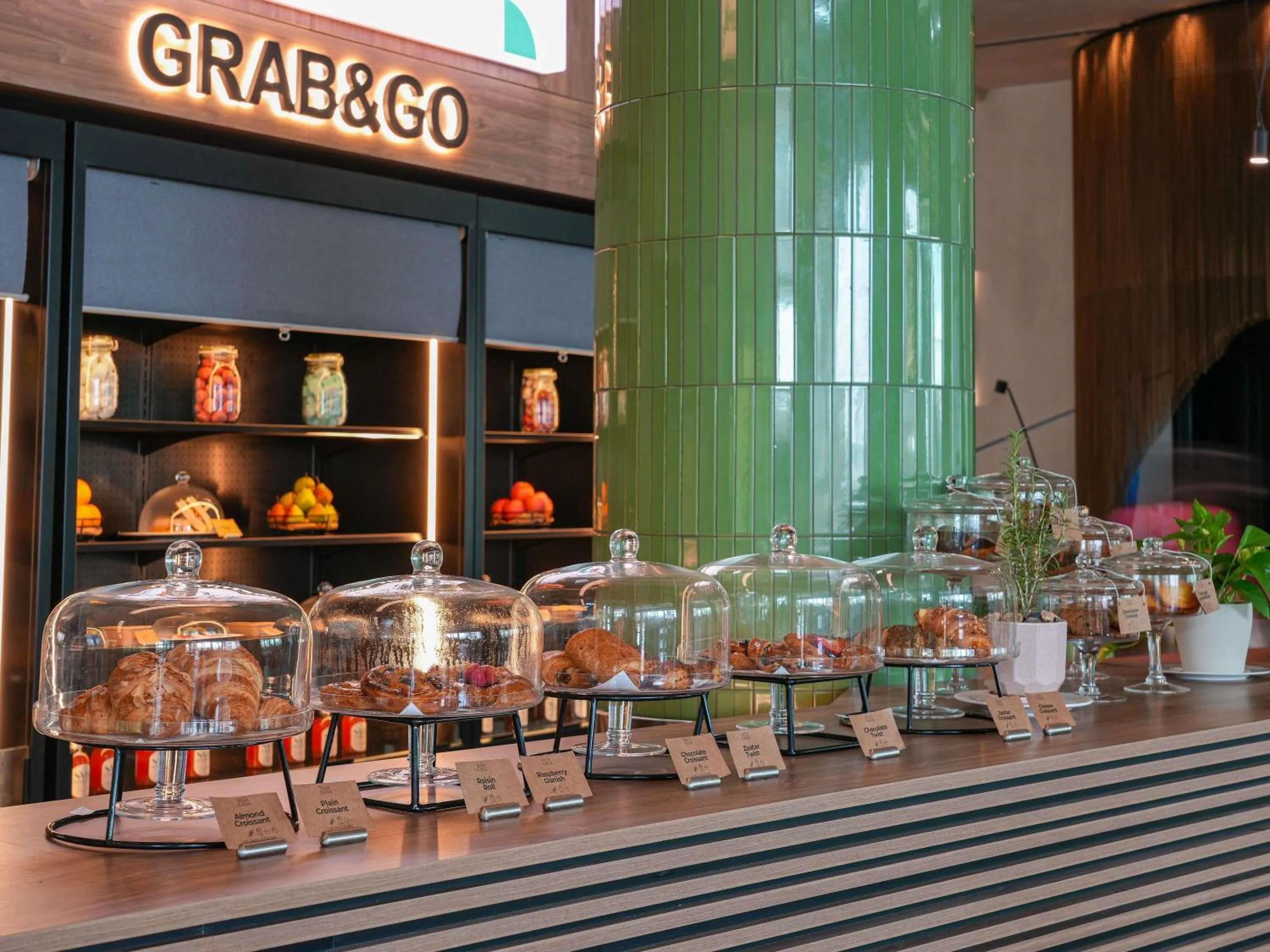 Restaurant/places to eat in Novotel Dubai World Trade Centre