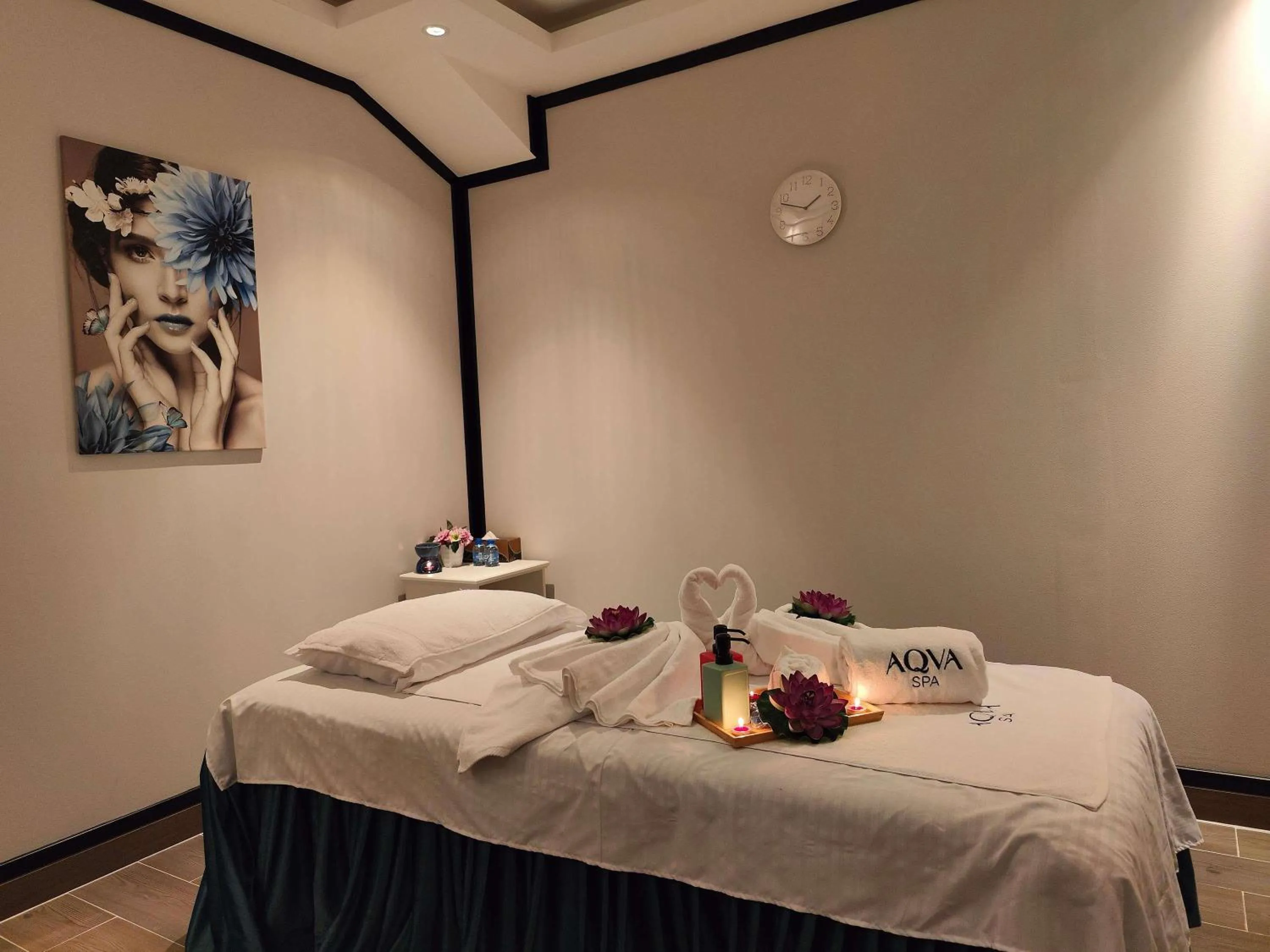 Spa and wellness centre/facilities, Bed in Novotel Dubai World Trade Centre