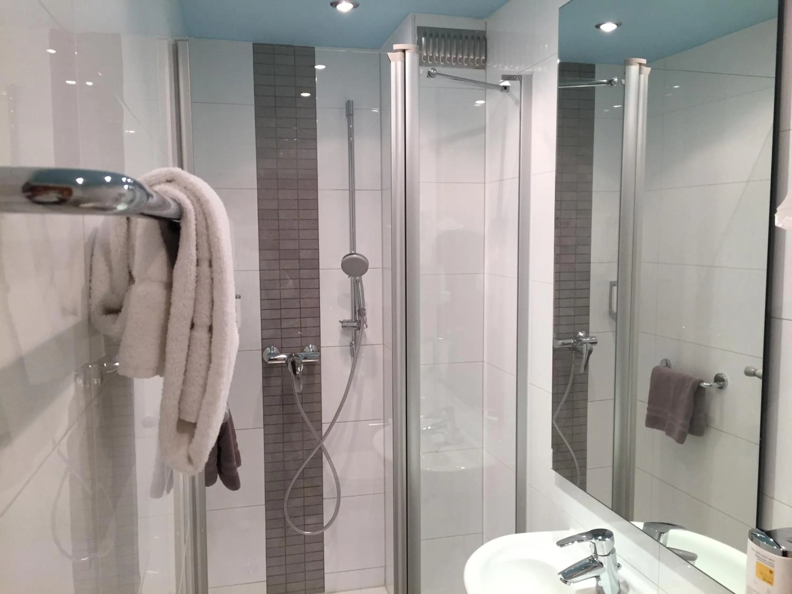Shower in Hotel Heigl