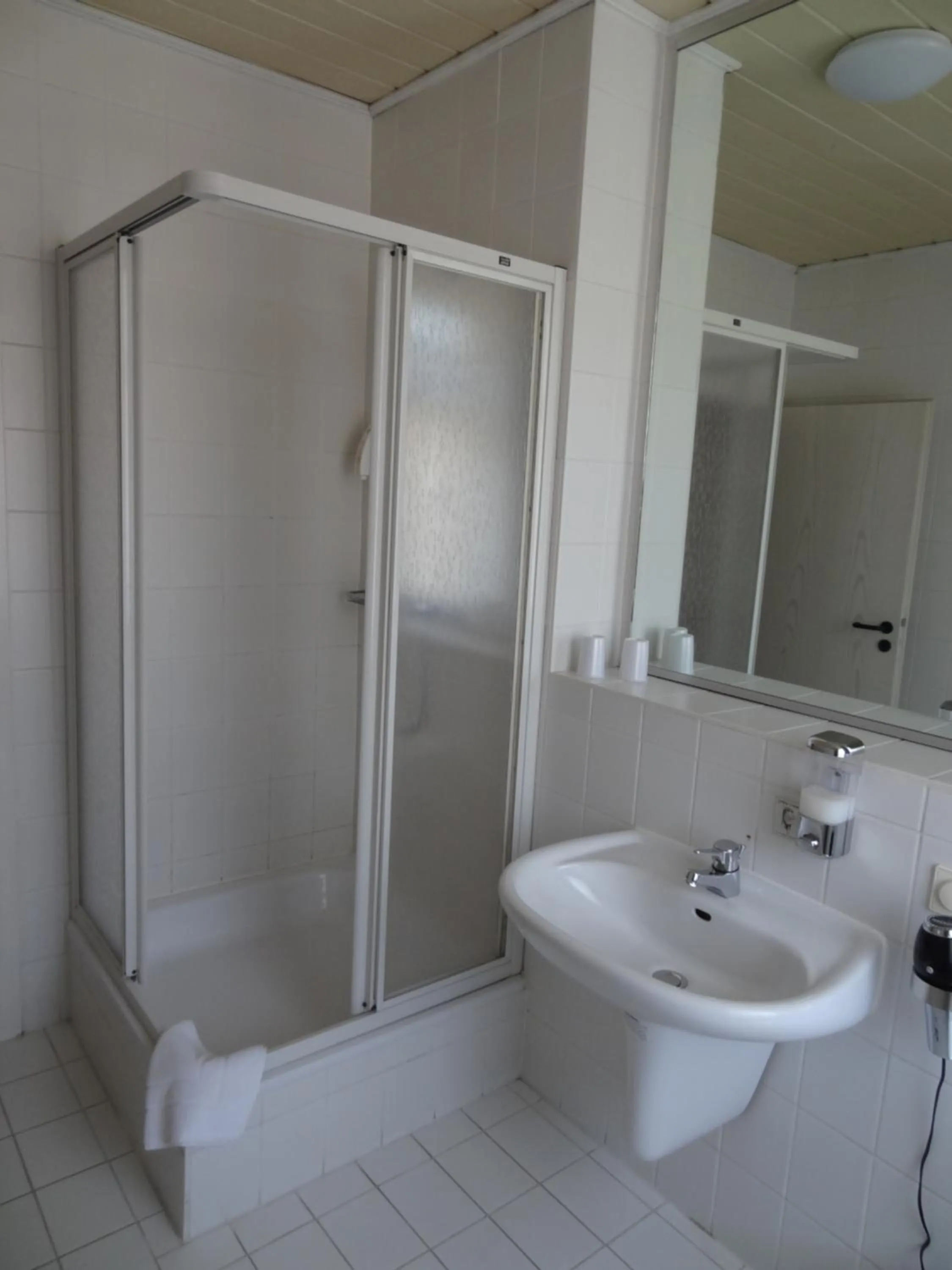 Shower in Hotel Elisenhof