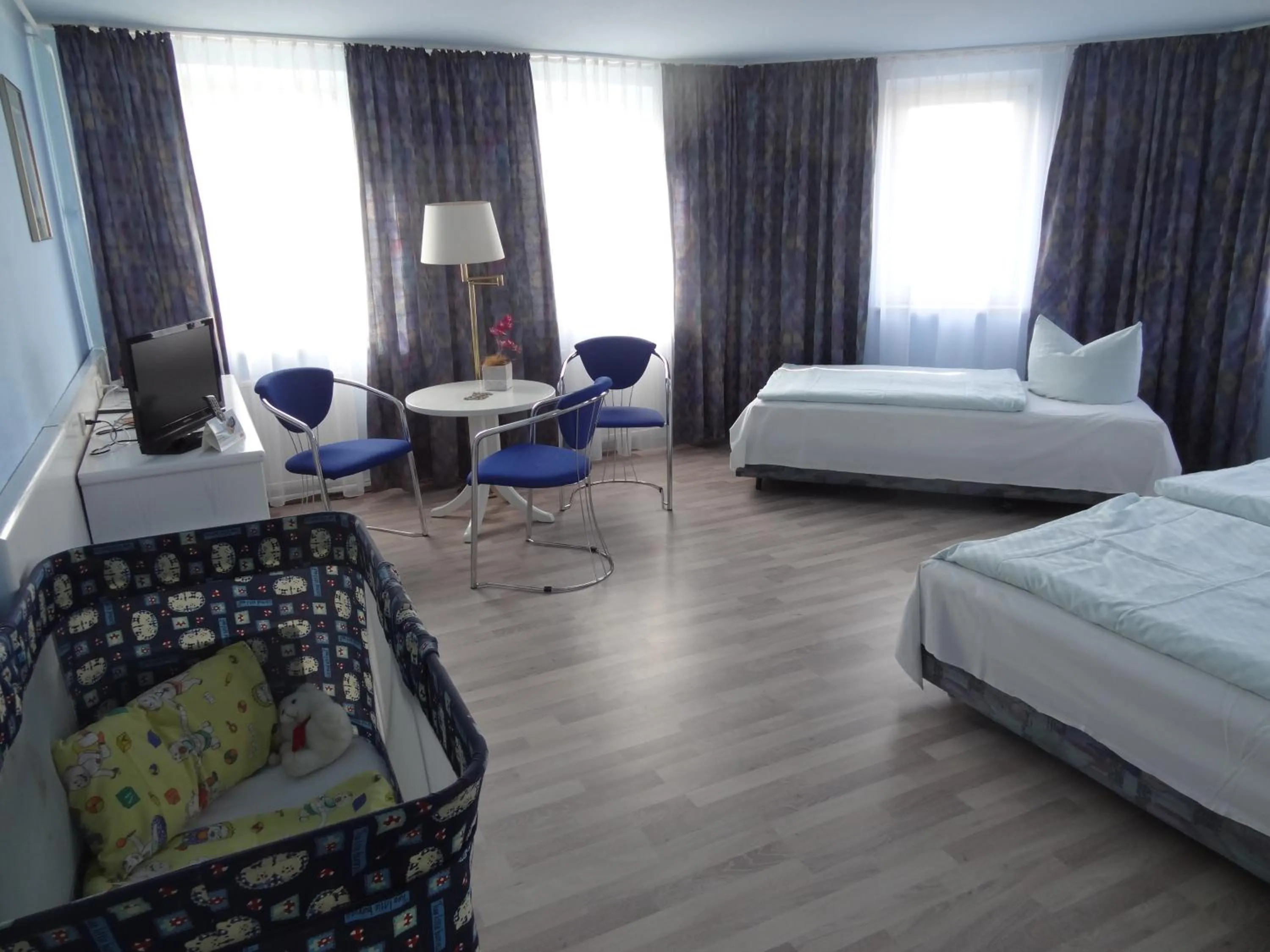 Living room, Bed in Hotel Elisenhof