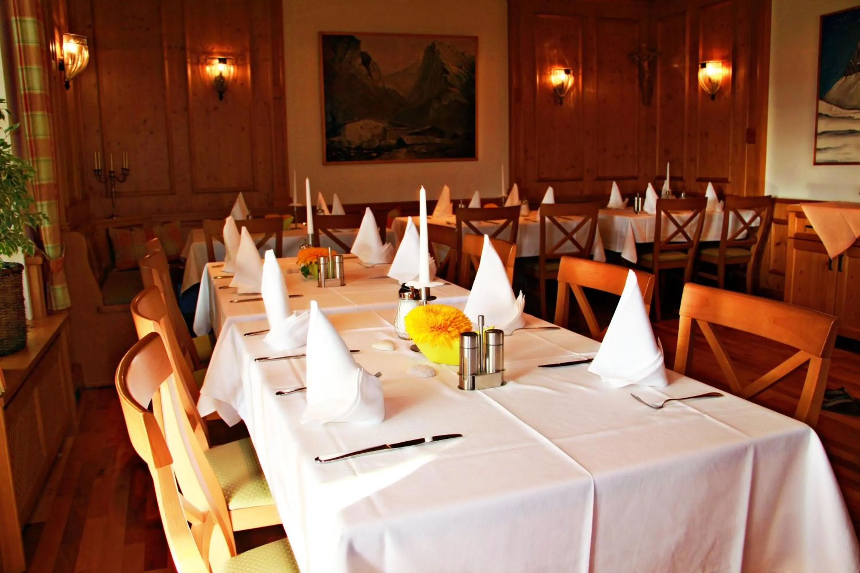 Restaurant/places to eat in Hotel Häußler