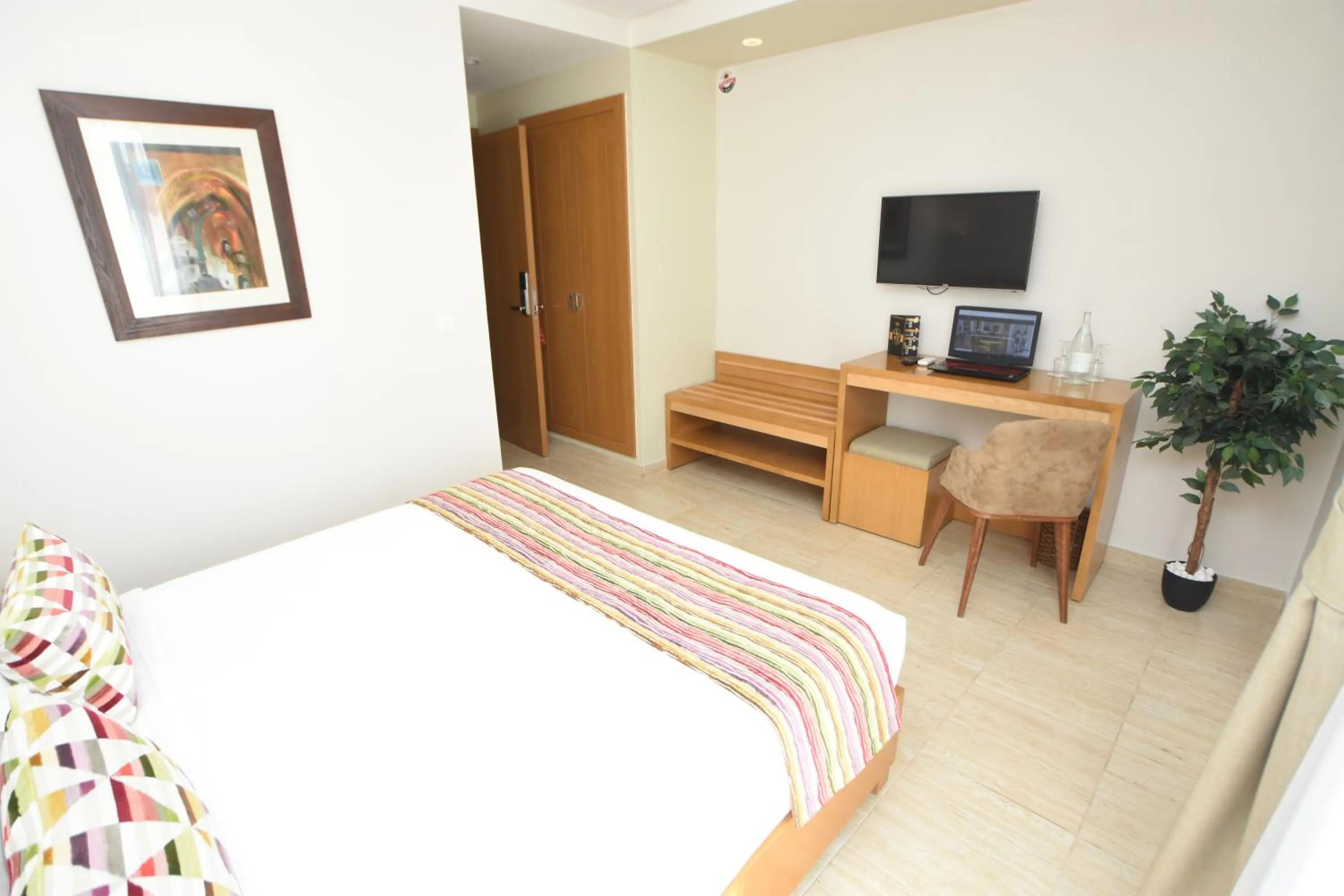 TV and multimedia, Bed in Downtown Tunis Hotel