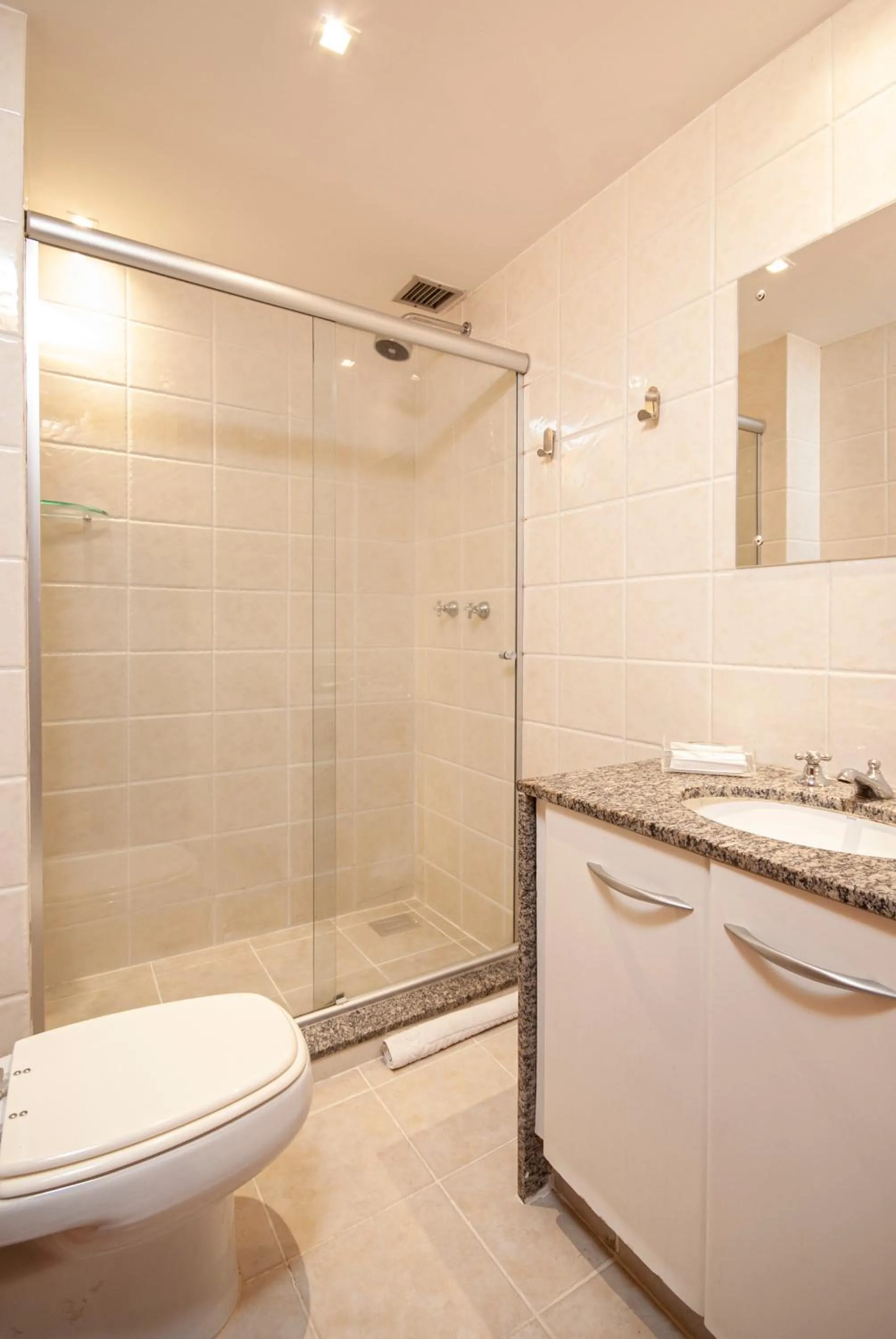 Bathroom in Anna Suites Ipanema by Arena Hotéis
