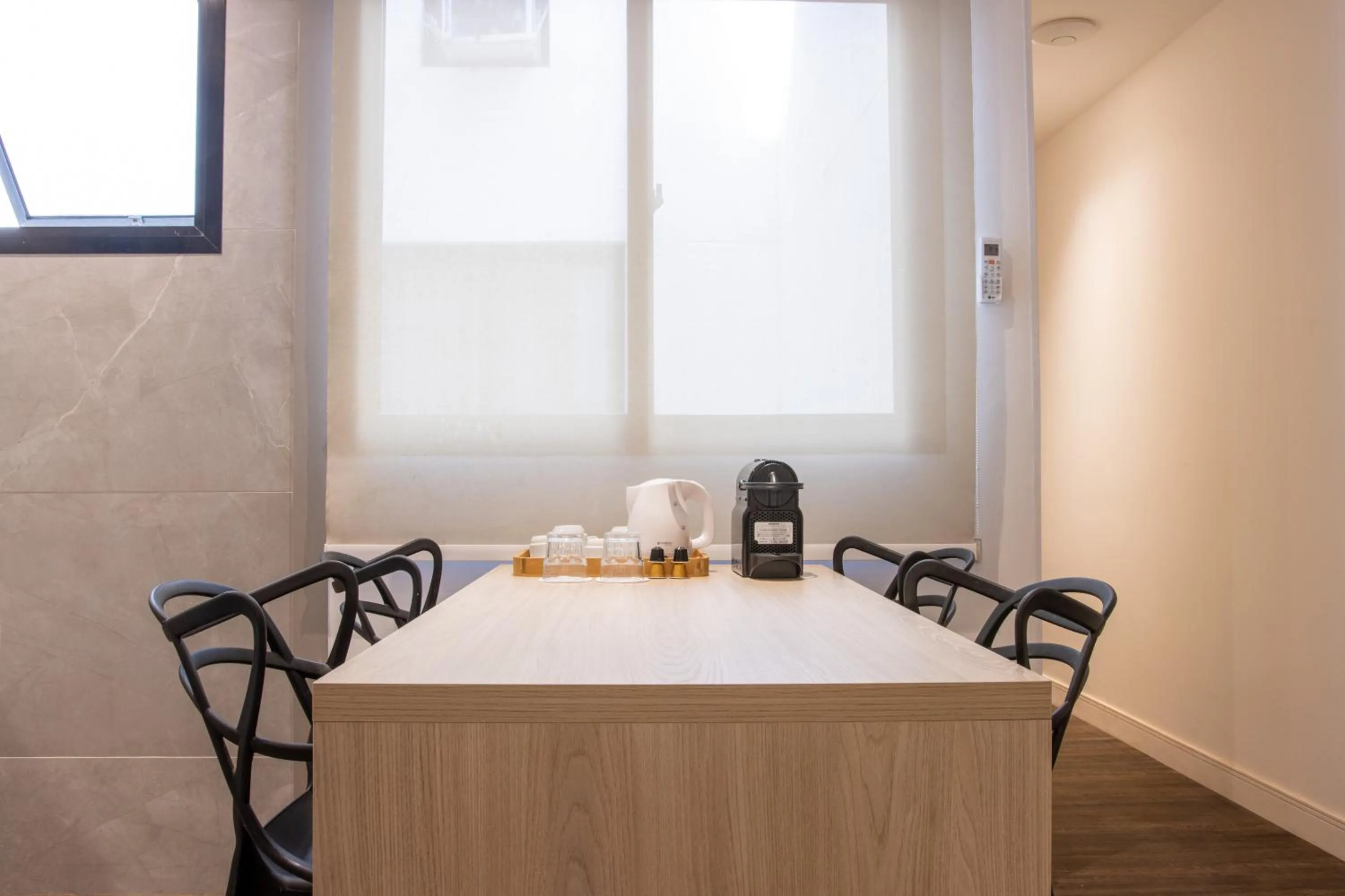 Coffee/tea facilities in Anna Suites Ipanema by Arena Hotéis