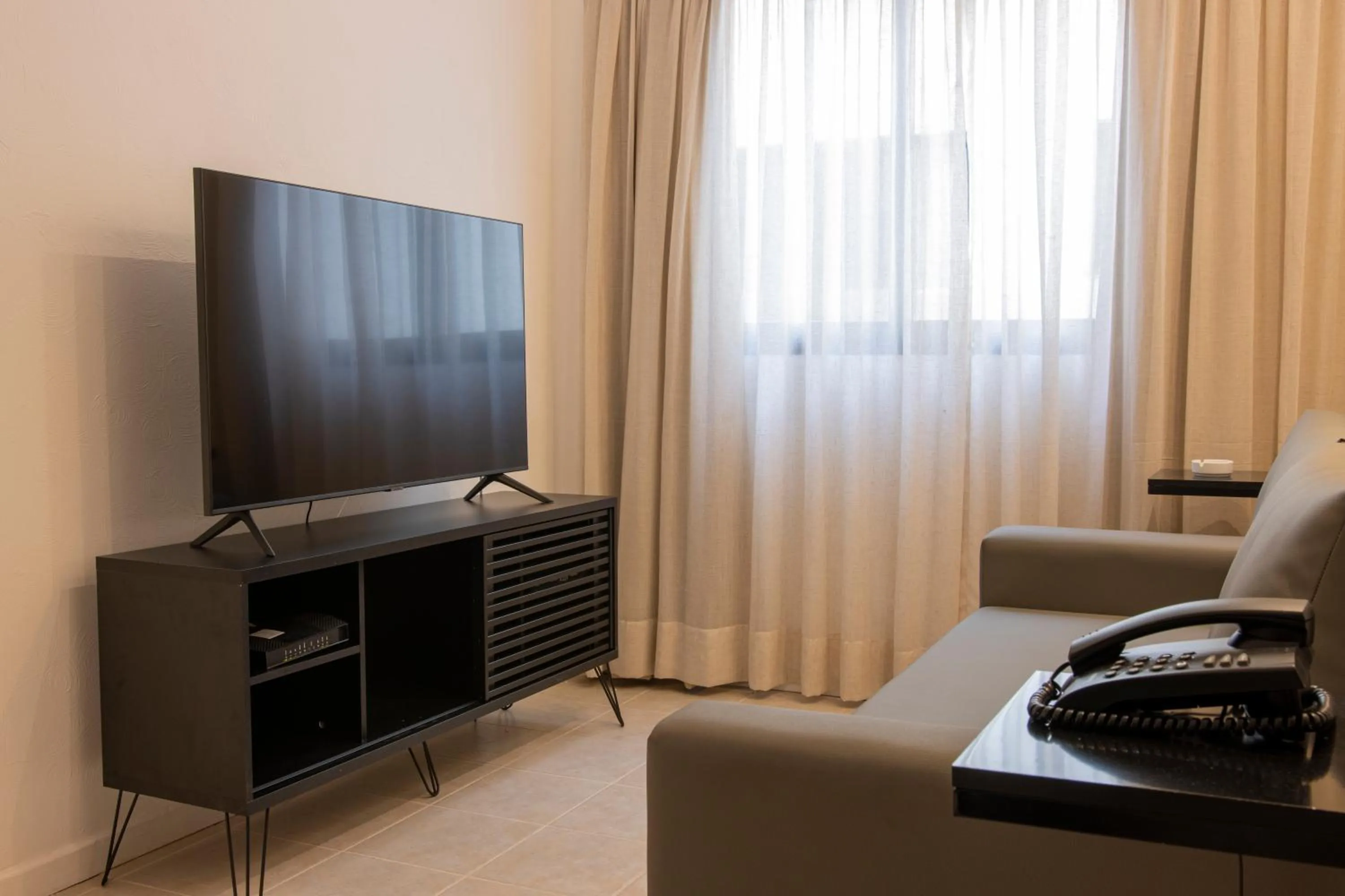 Communal lounge/ TV room in Anna Suites Ipanema by Arena Hotéis