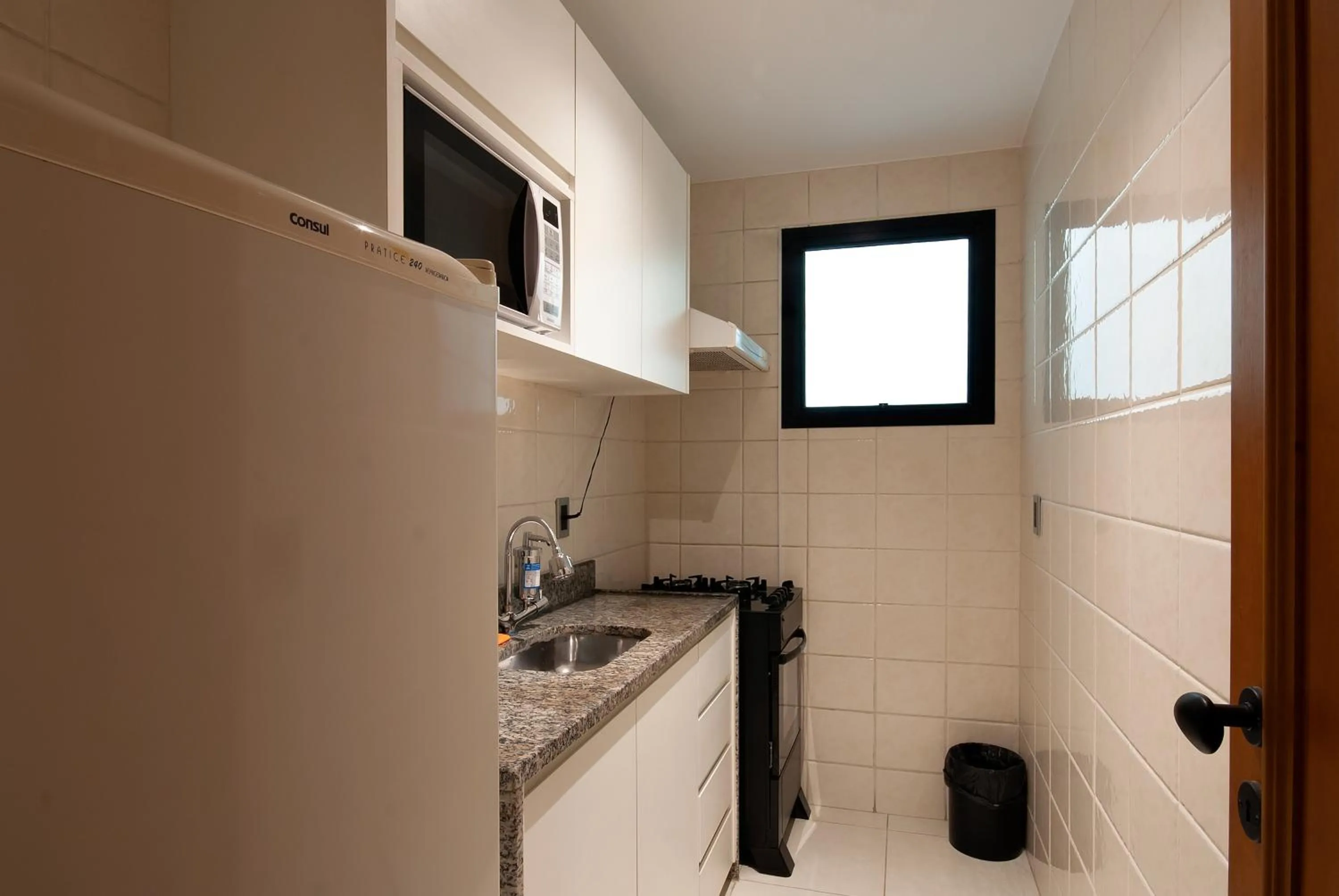 Kitchen or kitchenette in Anna Suites Ipanema by Arena Hotéis