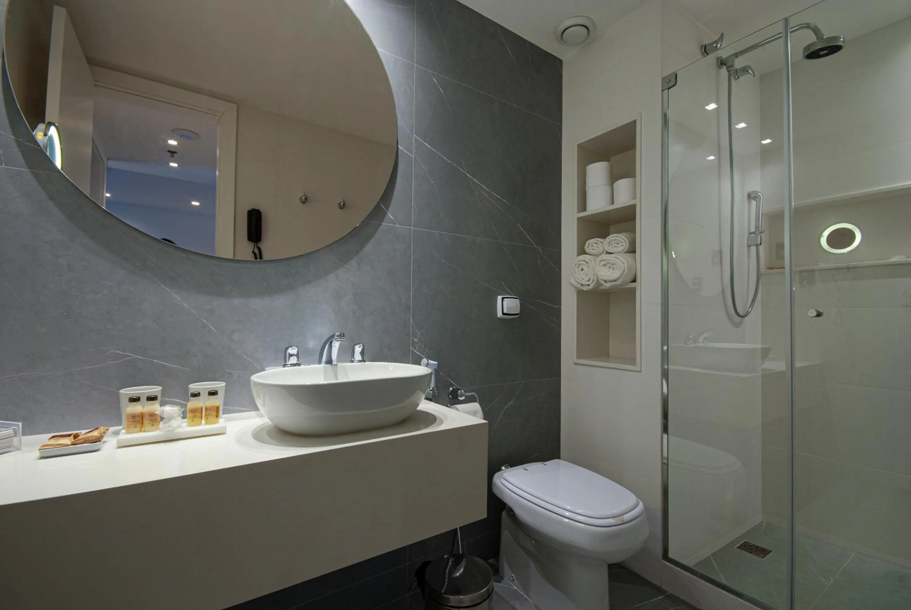 Bathroom in Anna Suites Ipanema by Arena Hotéis