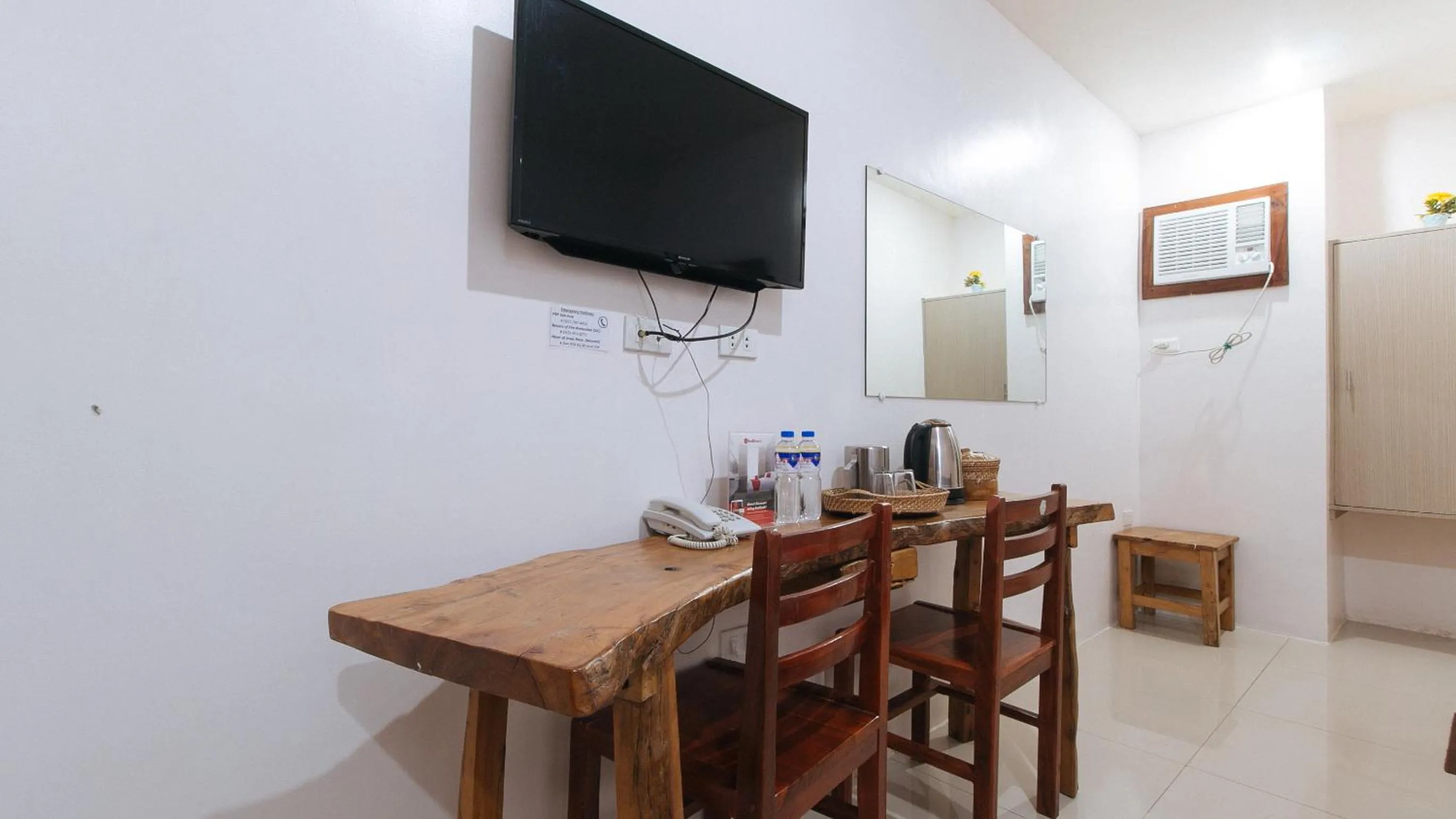 TV and multimedia in RedDoorz Plus @ Jollydays Hotel Nueva Ecija