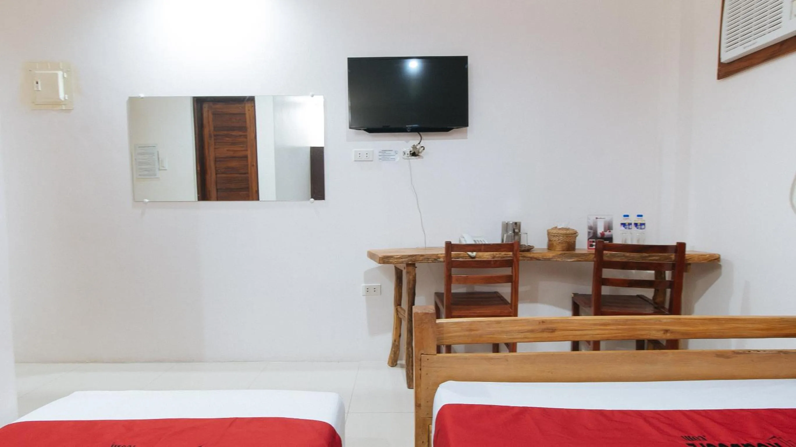 TV and multimedia, Bed in RedDoorz Plus @ Jollydays Hotel Nueva Ecija