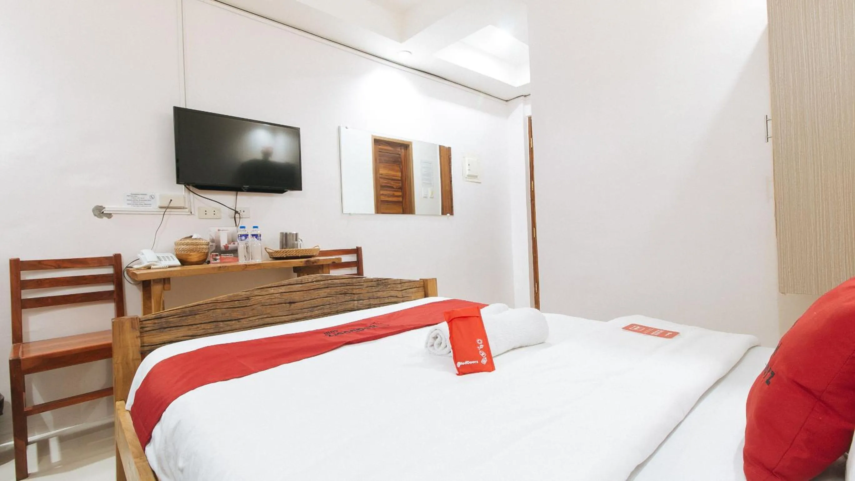 Bed in RedDoorz Plus @ Jollydays Hotel Nueva Ecija
