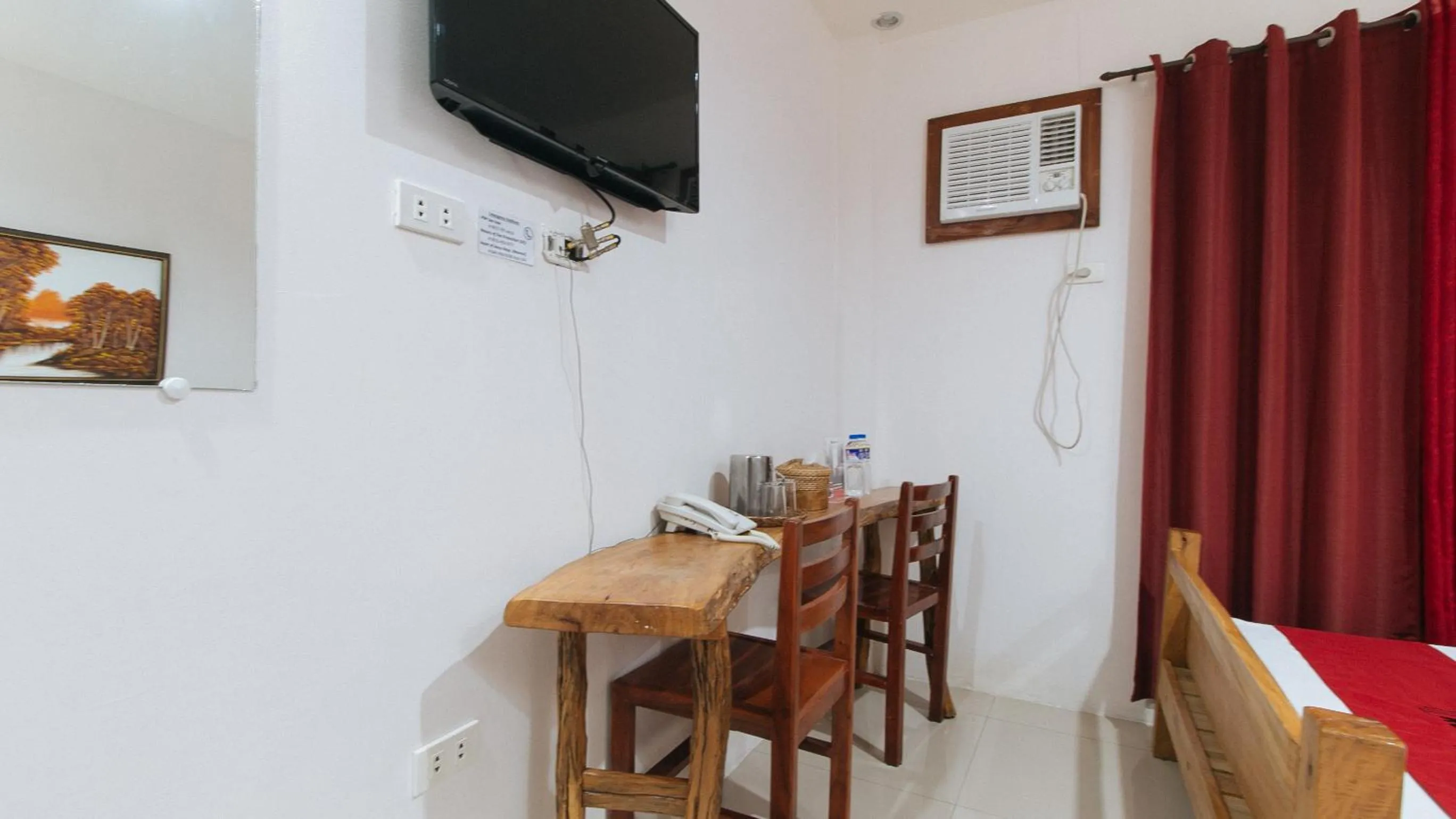 TV and multimedia in RedDoorz Plus @ Jollydays Hotel Nueva Ecija