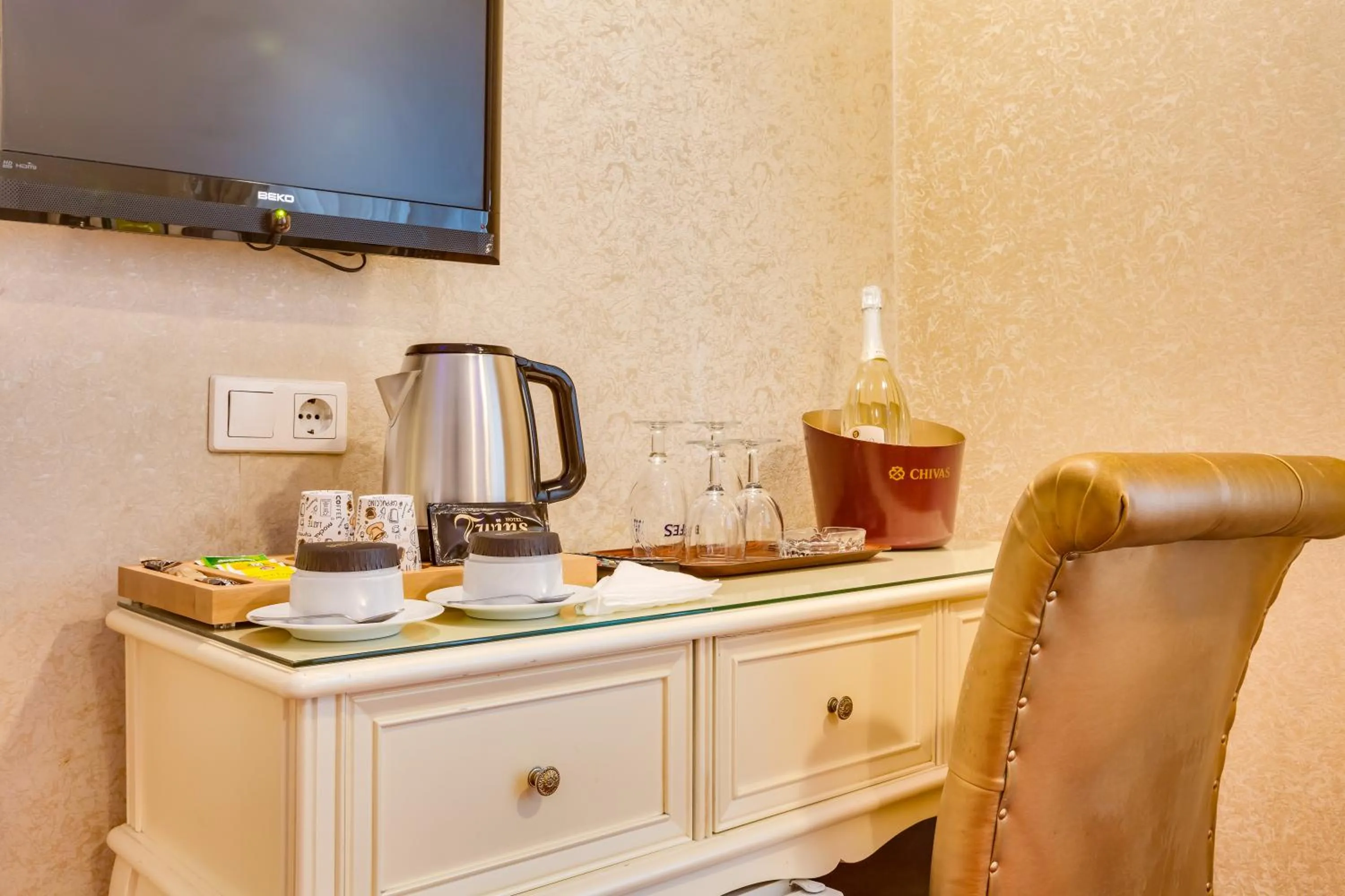 TV and multimedia in Twins Hotel