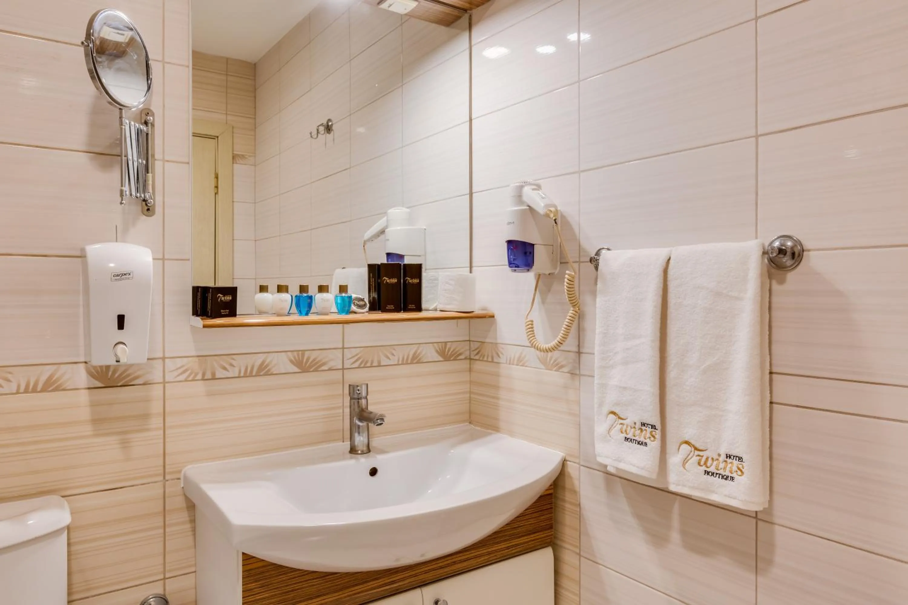 Bathroom in Twins Hotel