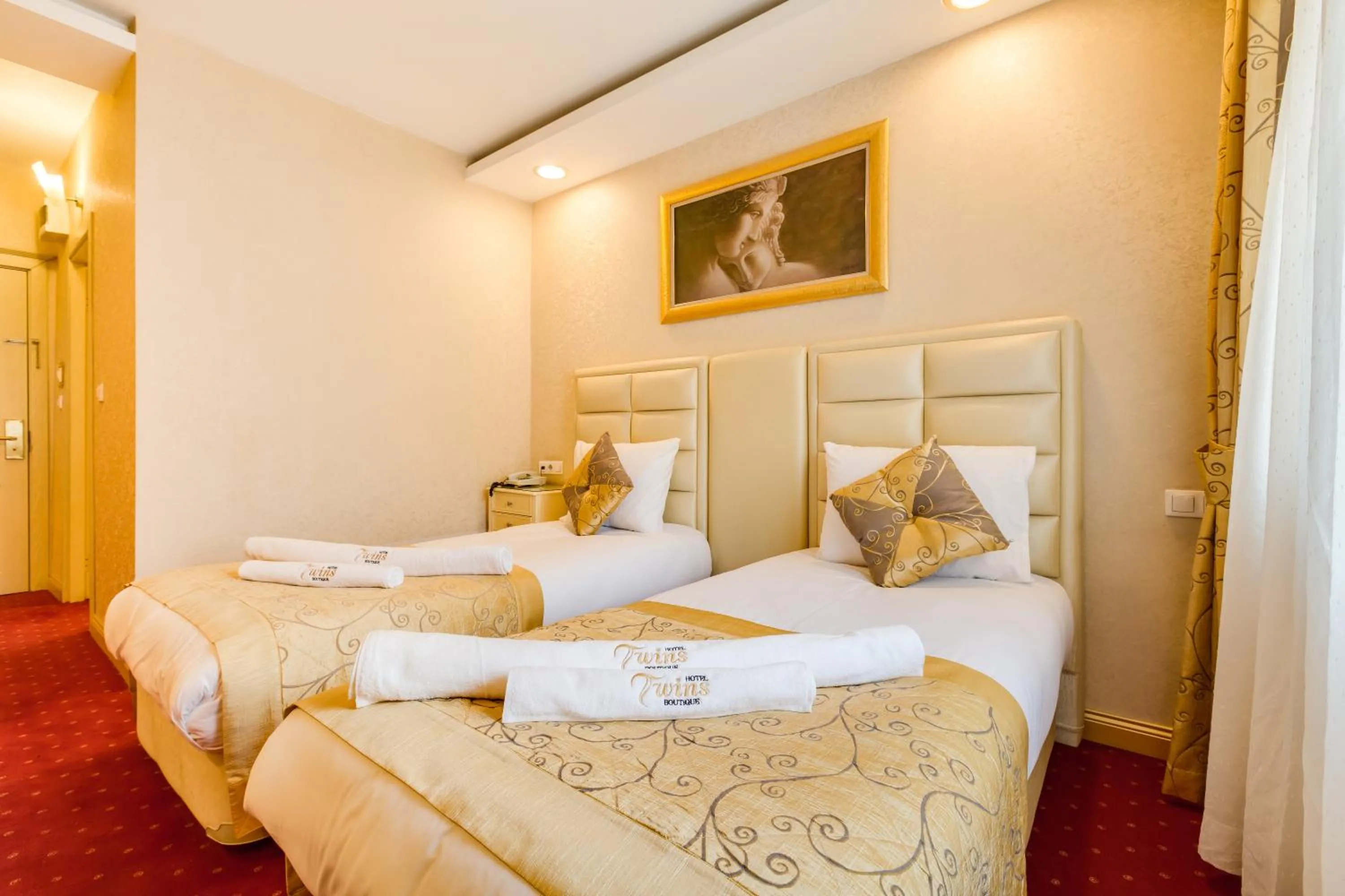 Photo of the whole room, Bed in Twins Hotel