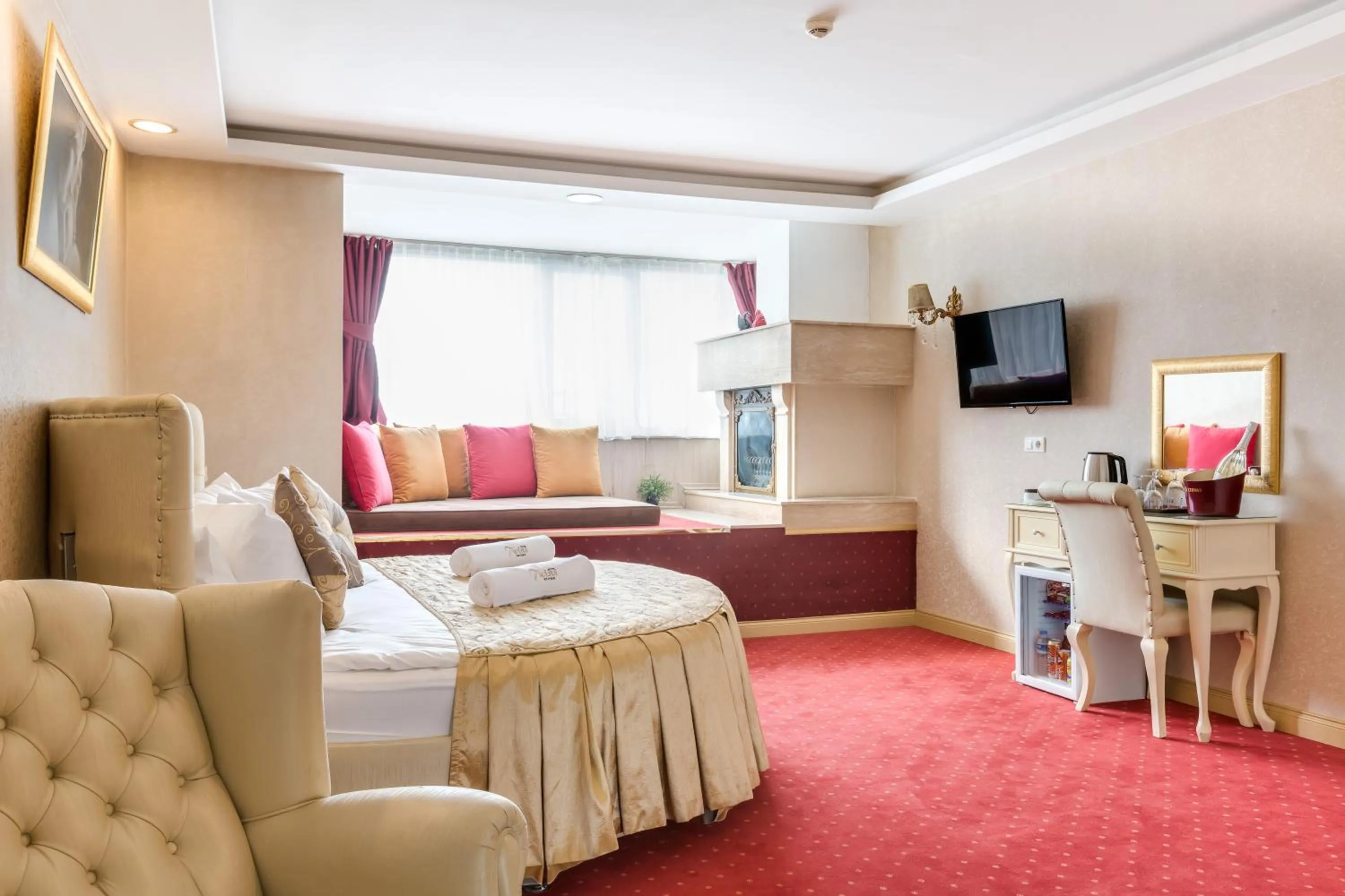 Photo of the whole room, Bed in Twins Hotel