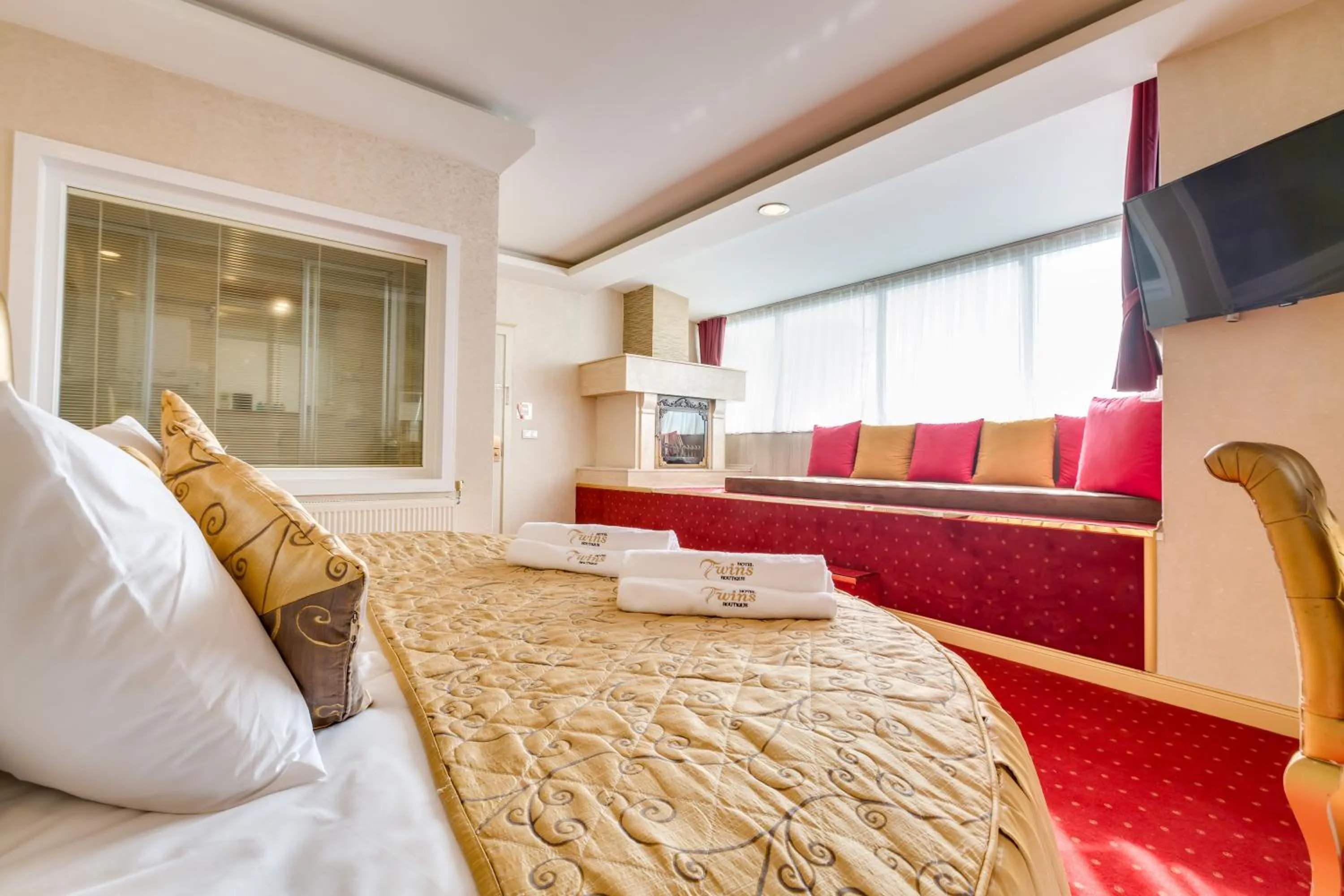 Photo of the whole room, Bed in Twins Hotel