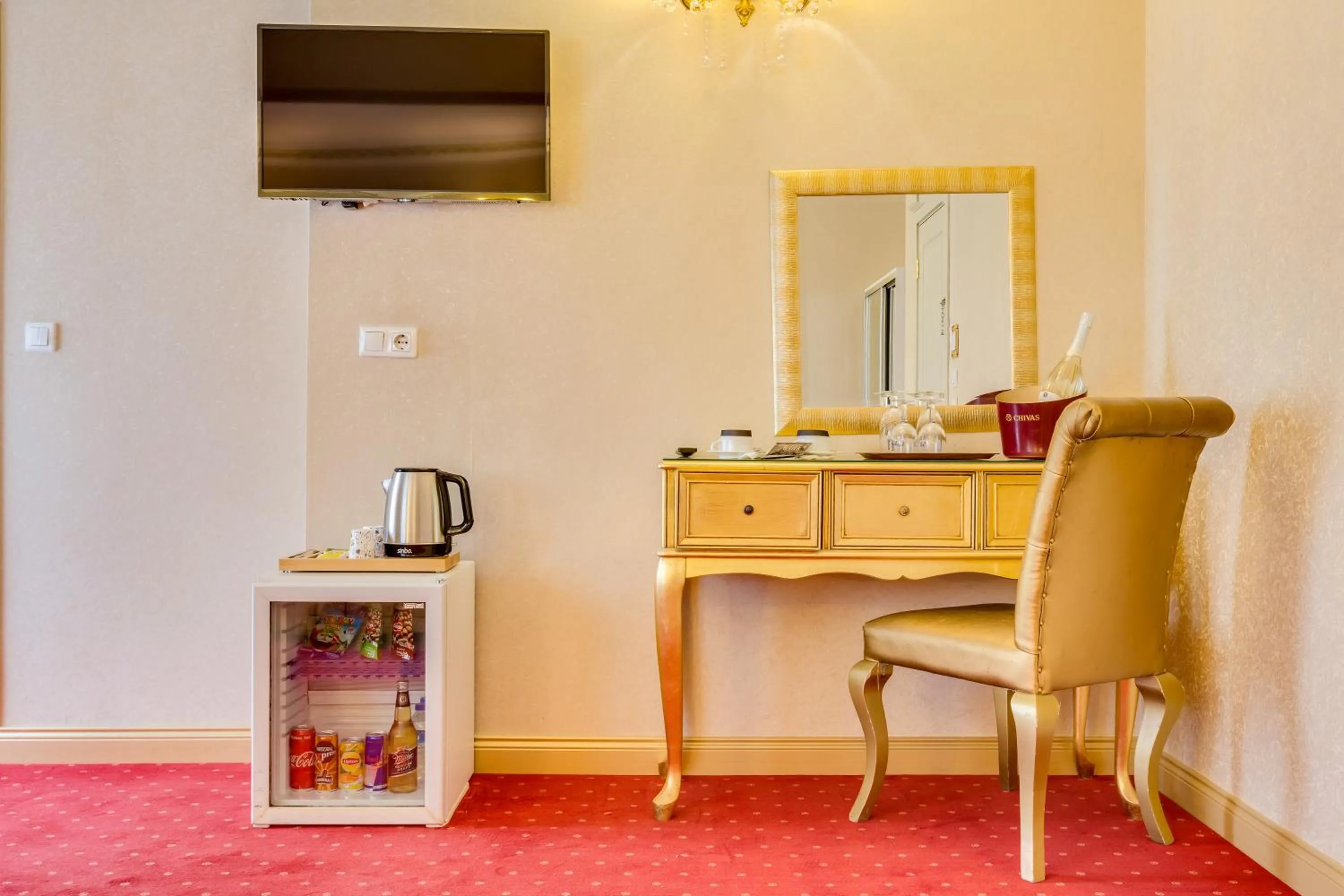 Coffee/tea facilities in Twins Hotel