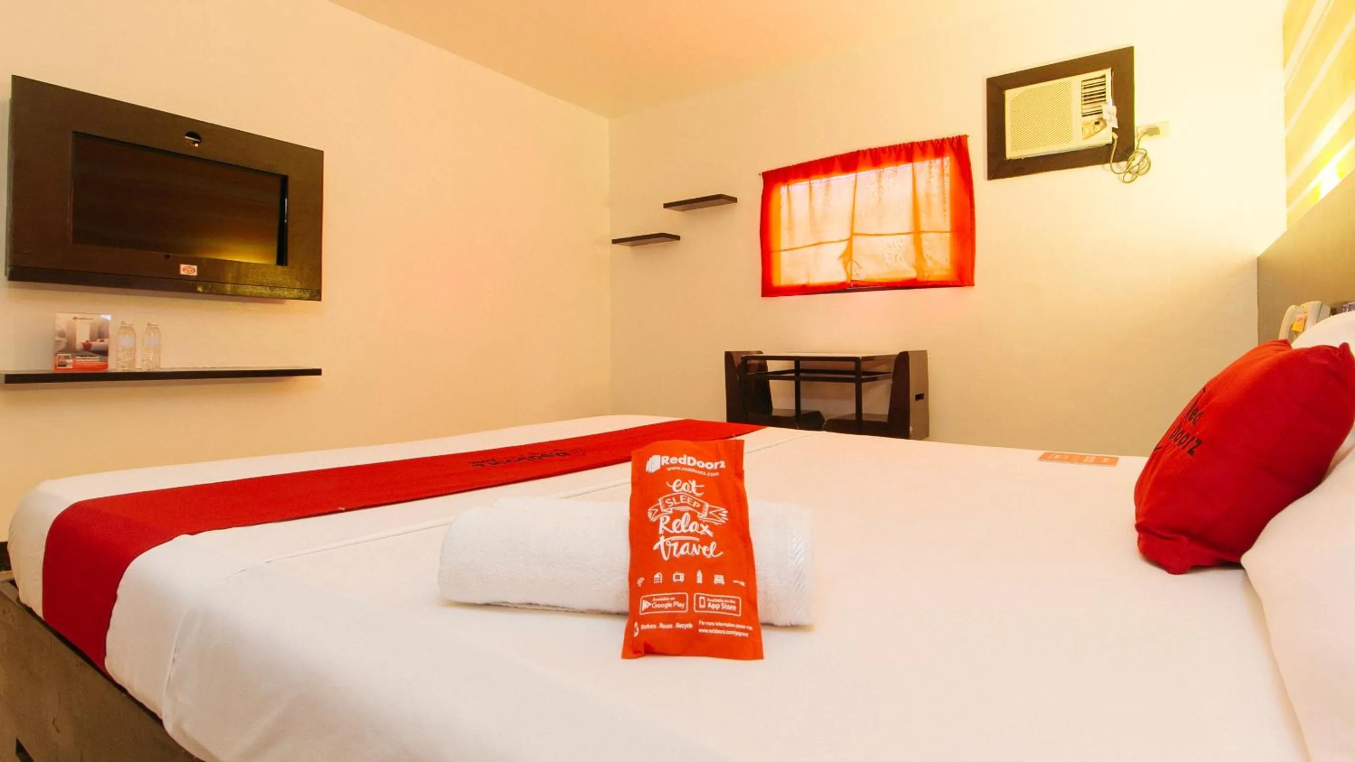 Bed in RedDoorz @ EL Runway Hotel Bulacan