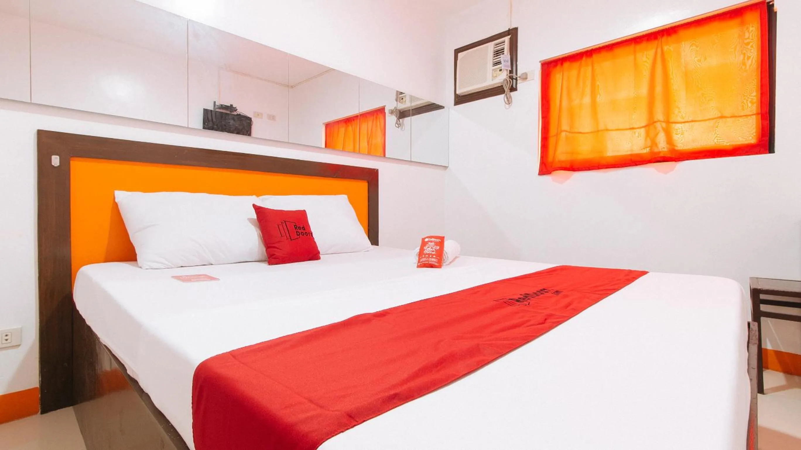 Bed in RedDoorz @ EL Runway Hotel Bulacan