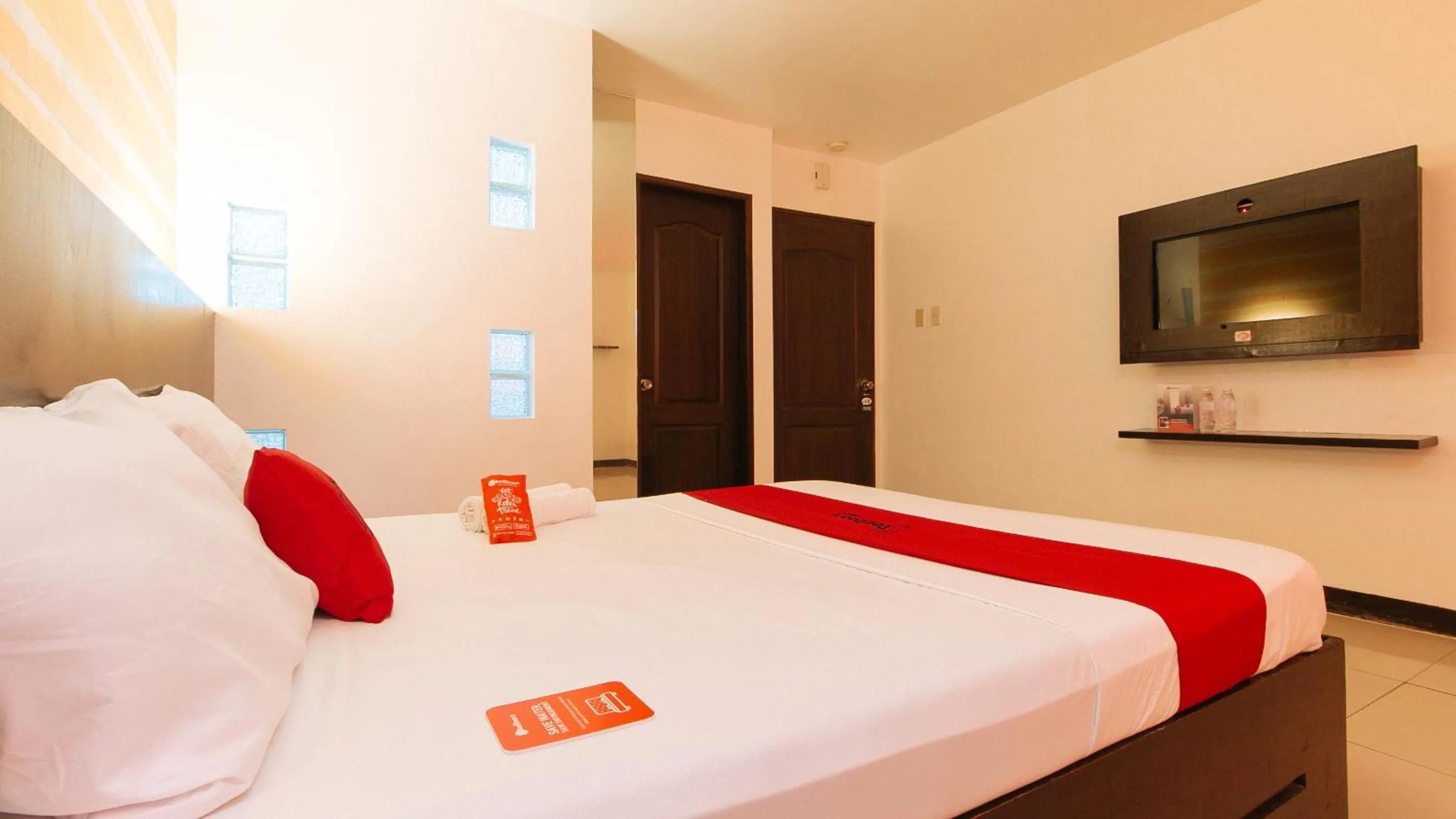 Bed in RedDoorz @ EL Runway Hotel Bulacan