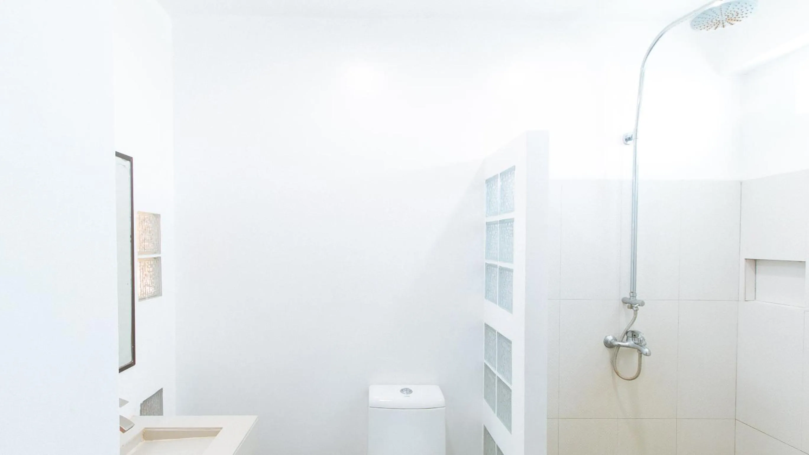 Bathroom in RedDoorz @ EL Runway Hotel Bulacan