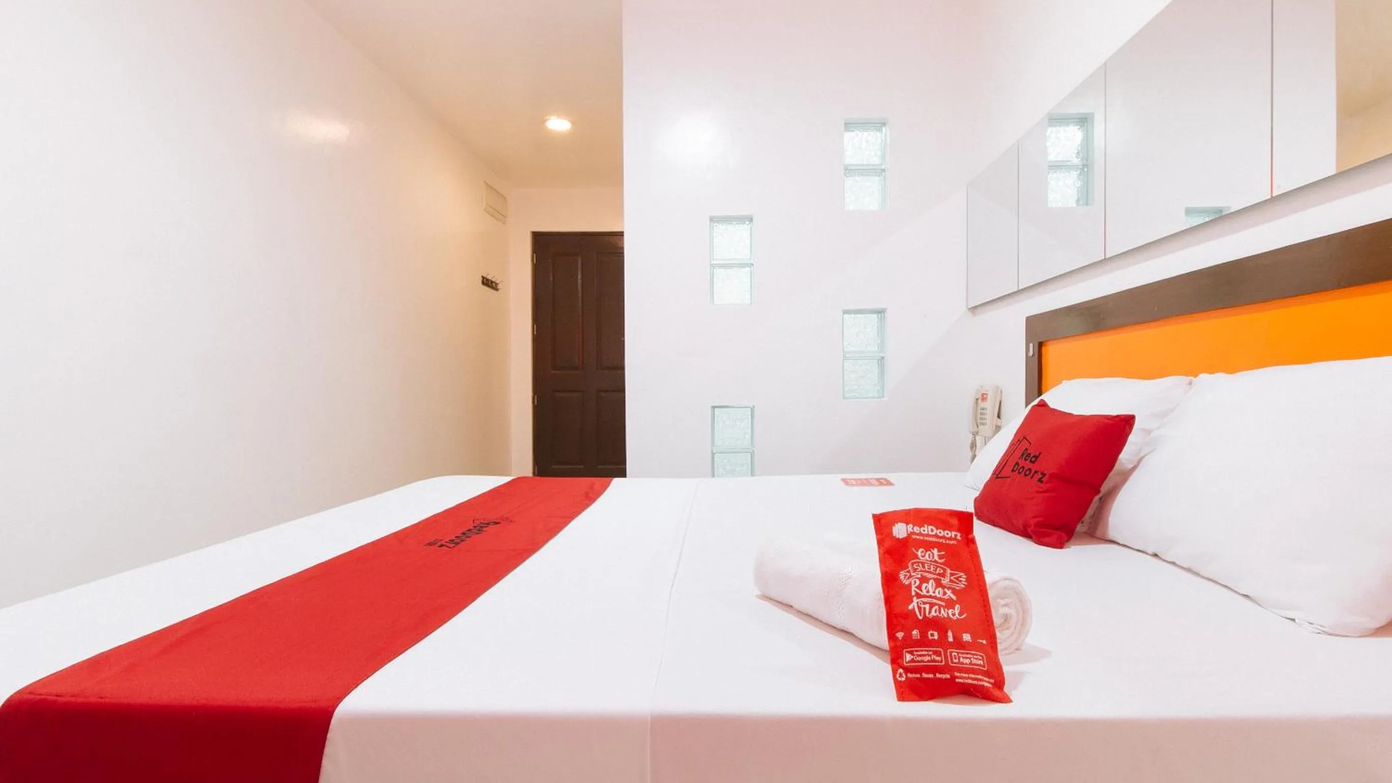 Photo of the whole room, Bed in RedDoorz @ EL Runway Hotel Bulacan