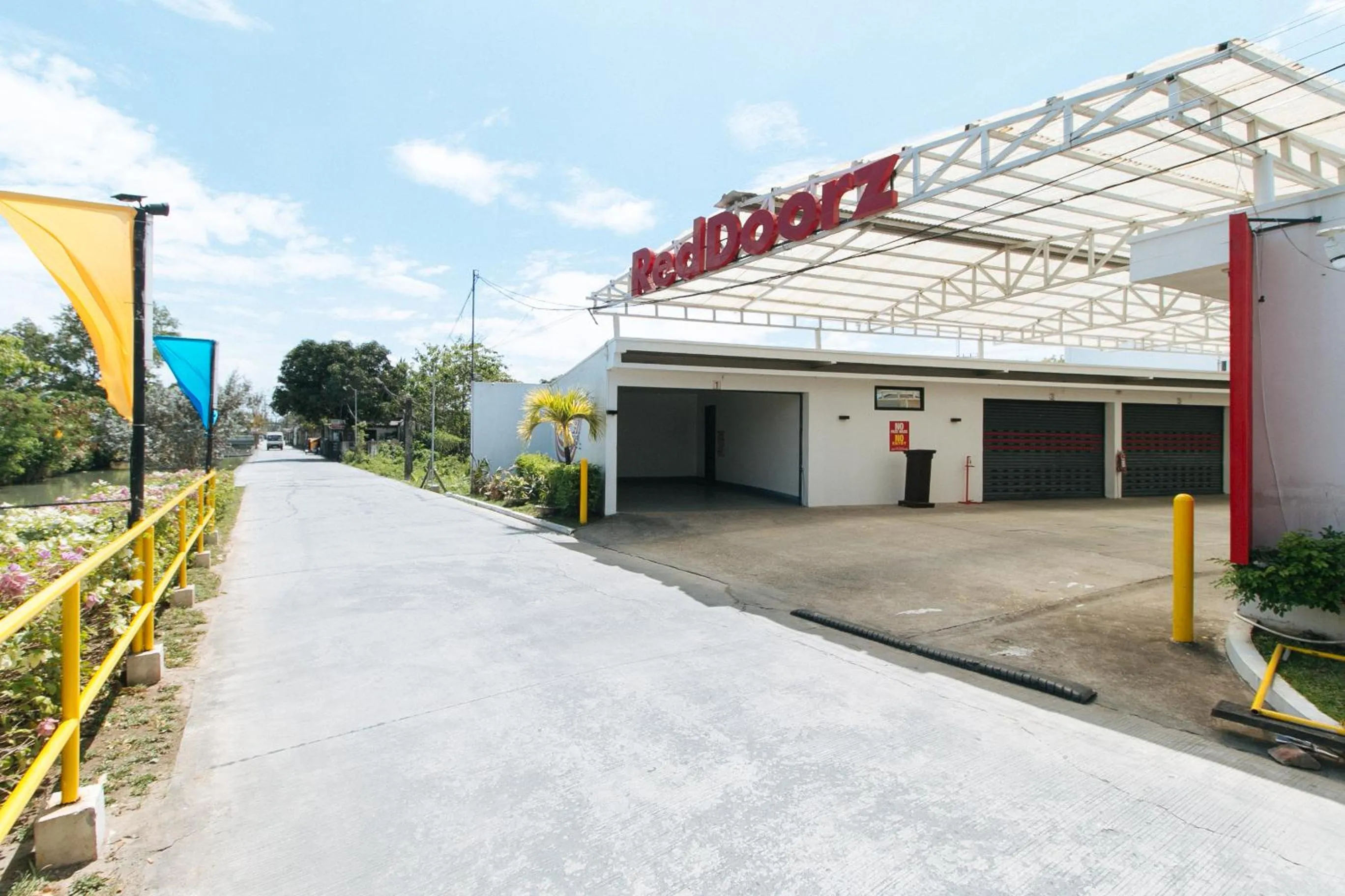 Property building in RedDoorz @ EL Runway Hotel Bulacan