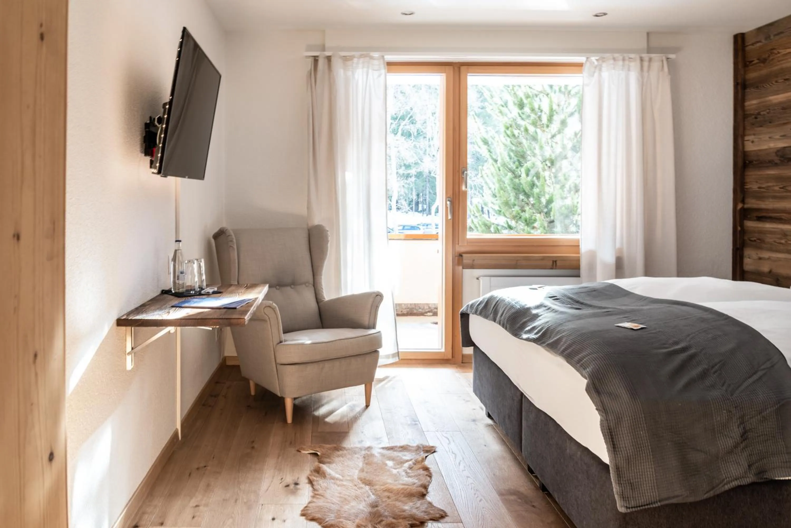 Photo of the whole room, Bed in Typically Swiss Hotel Ermitage