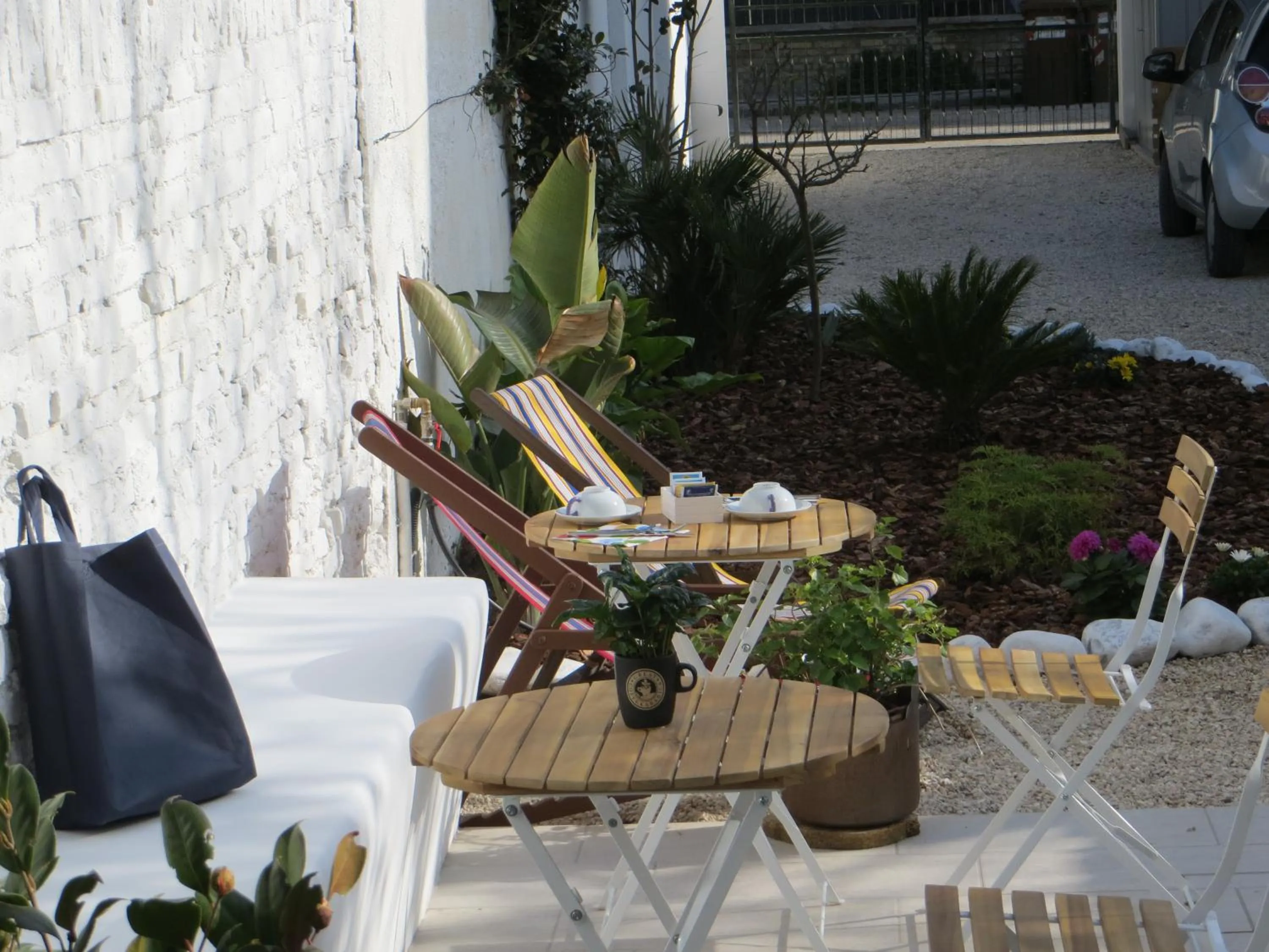 Garden view in B&B PREVISTO SOLE