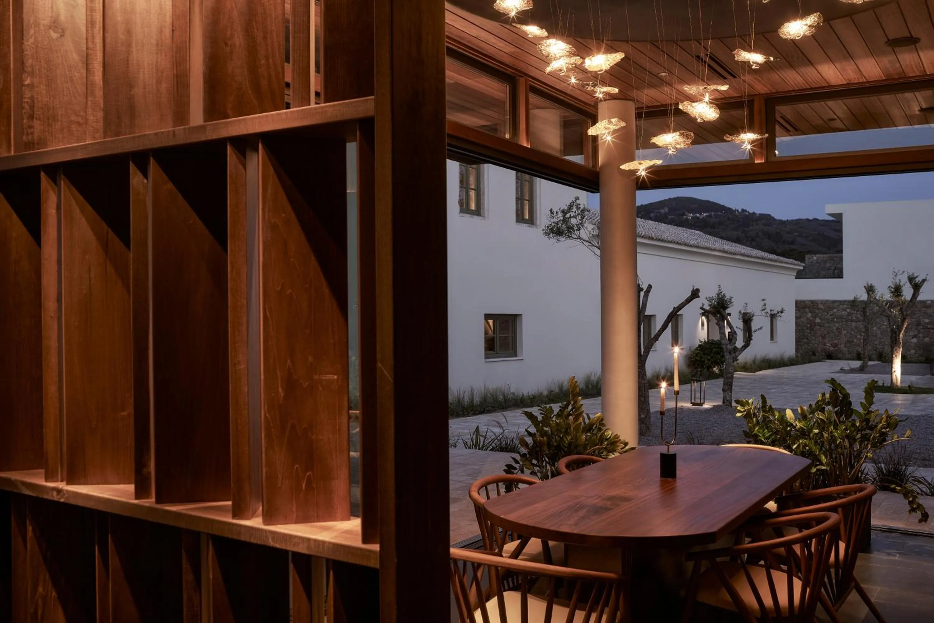 Restaurant/places to eat in The Olivar Suites