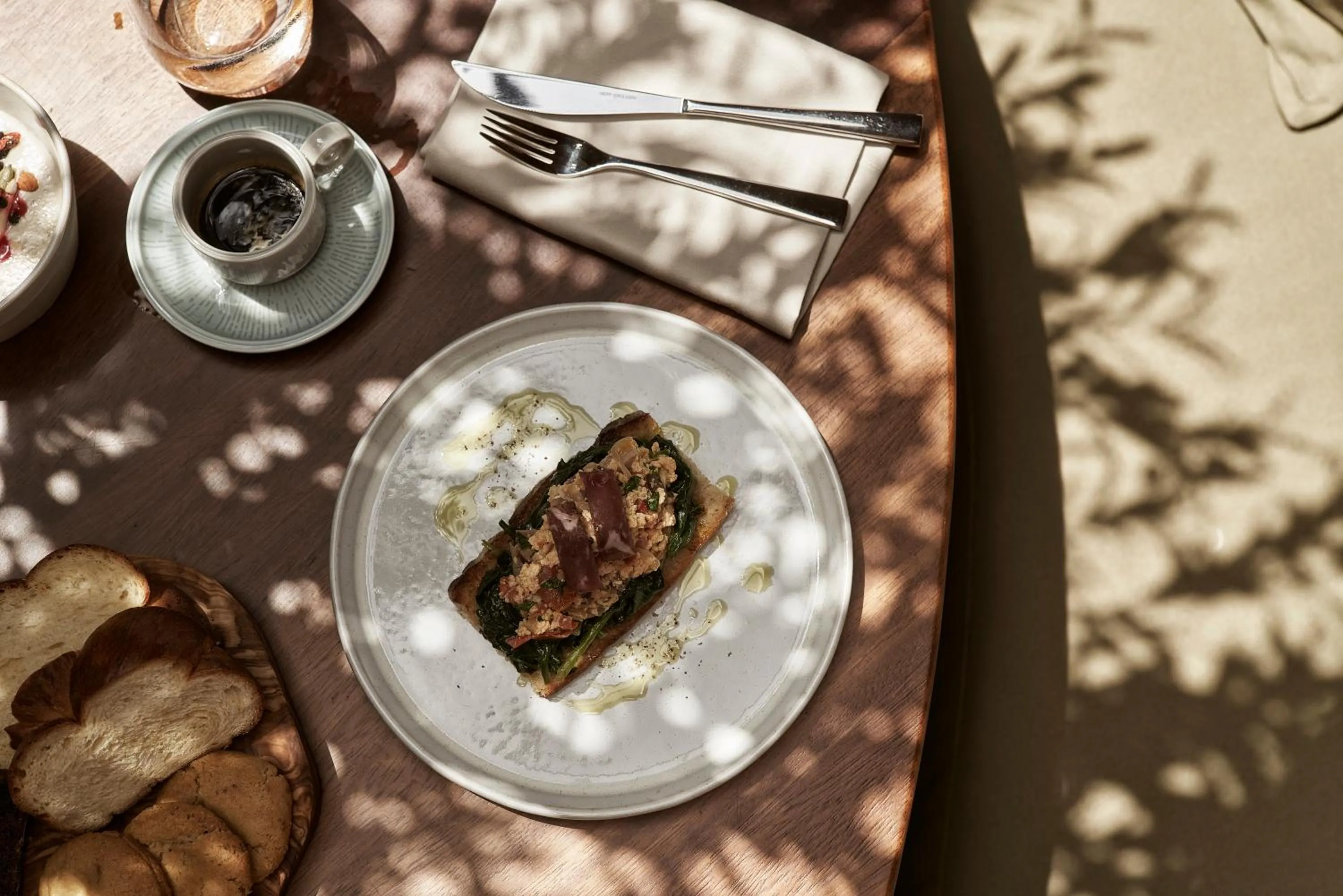 Restaurant/places to eat in The Olivar Suites