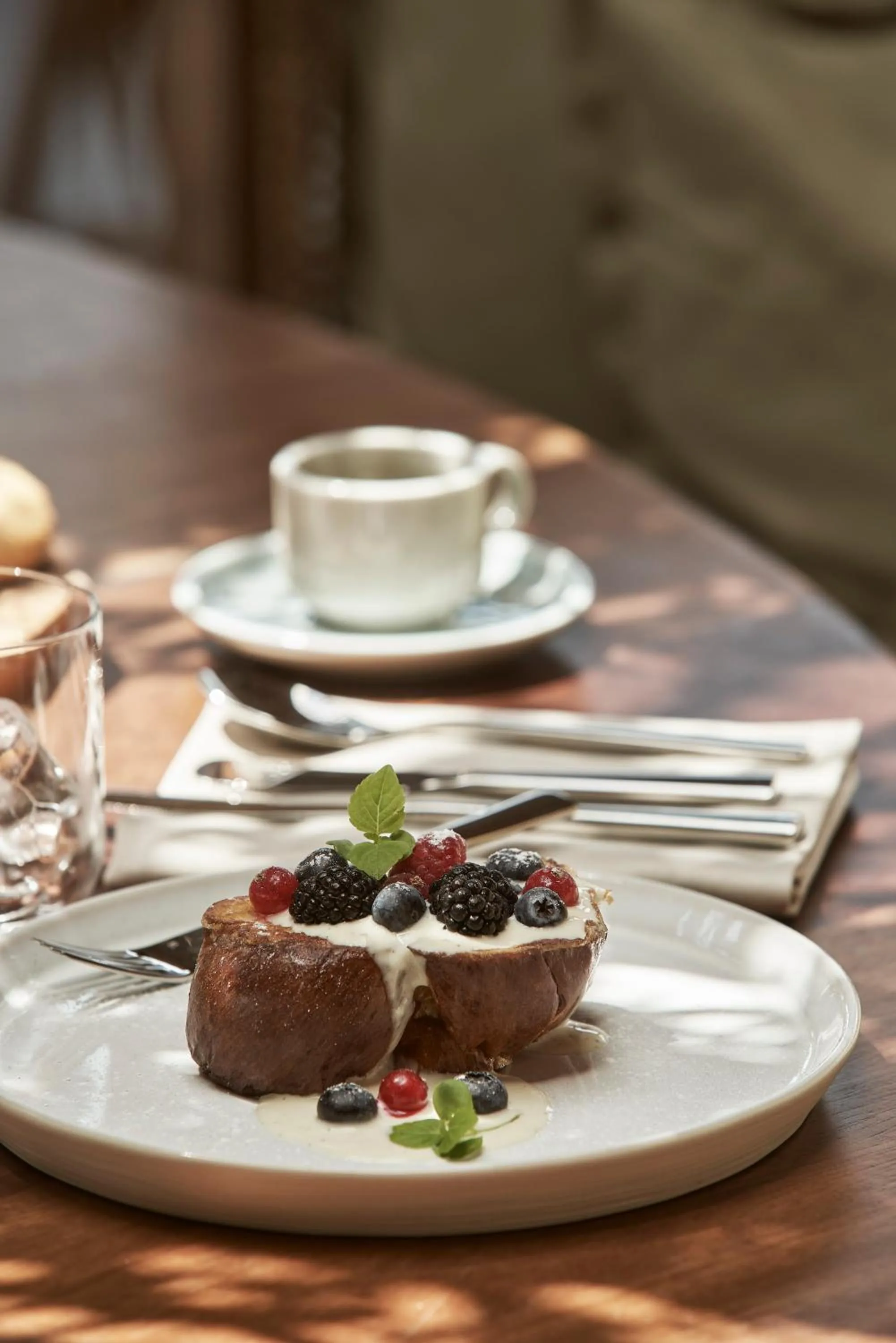 Restaurant/places to eat in The Olivar Suites