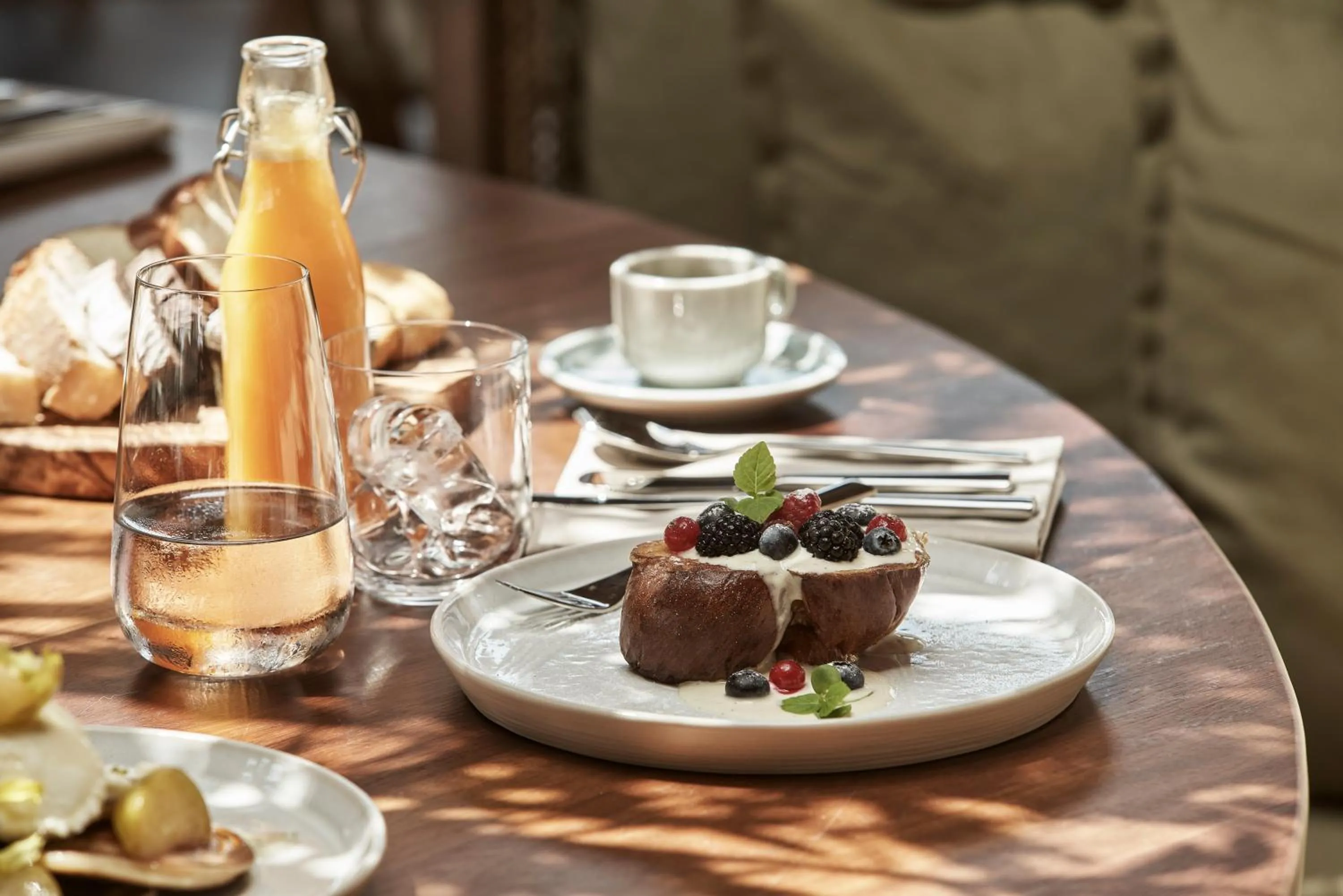 Restaurant/places to eat in The Olivar Suites