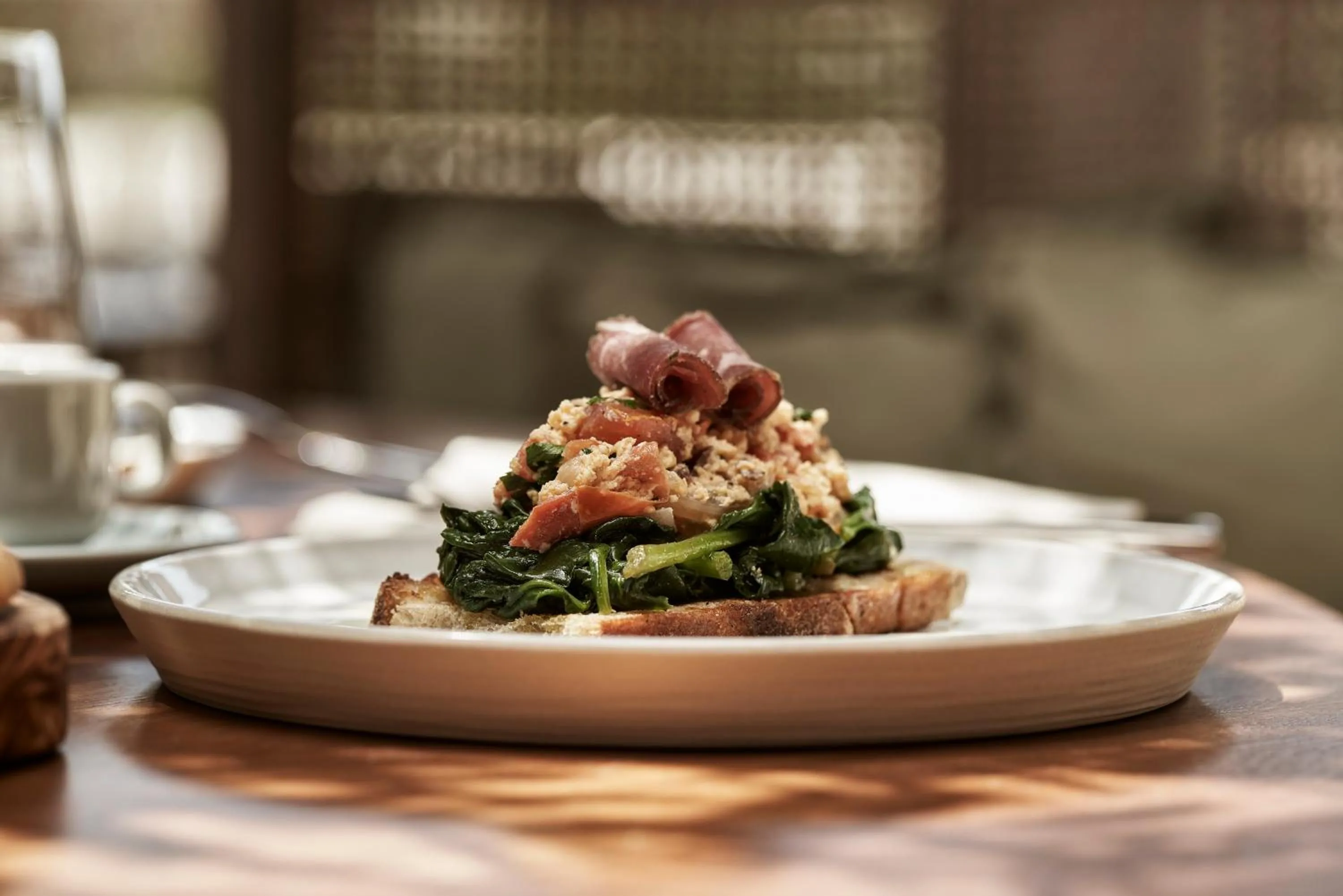 Restaurant/places to eat in The Olivar Suites