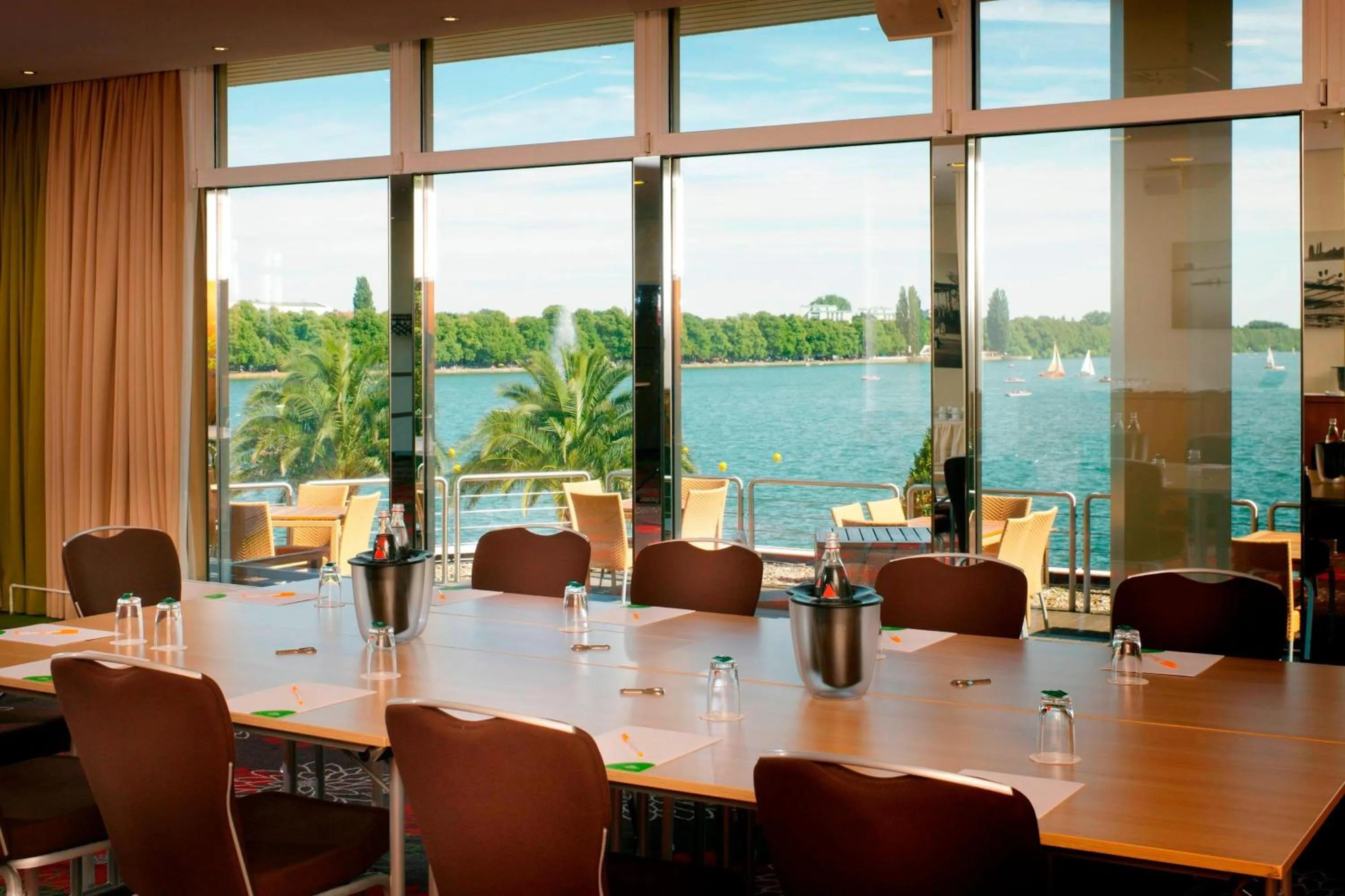 Meeting/conference room in Courtyard by Marriott Hannover Maschsee