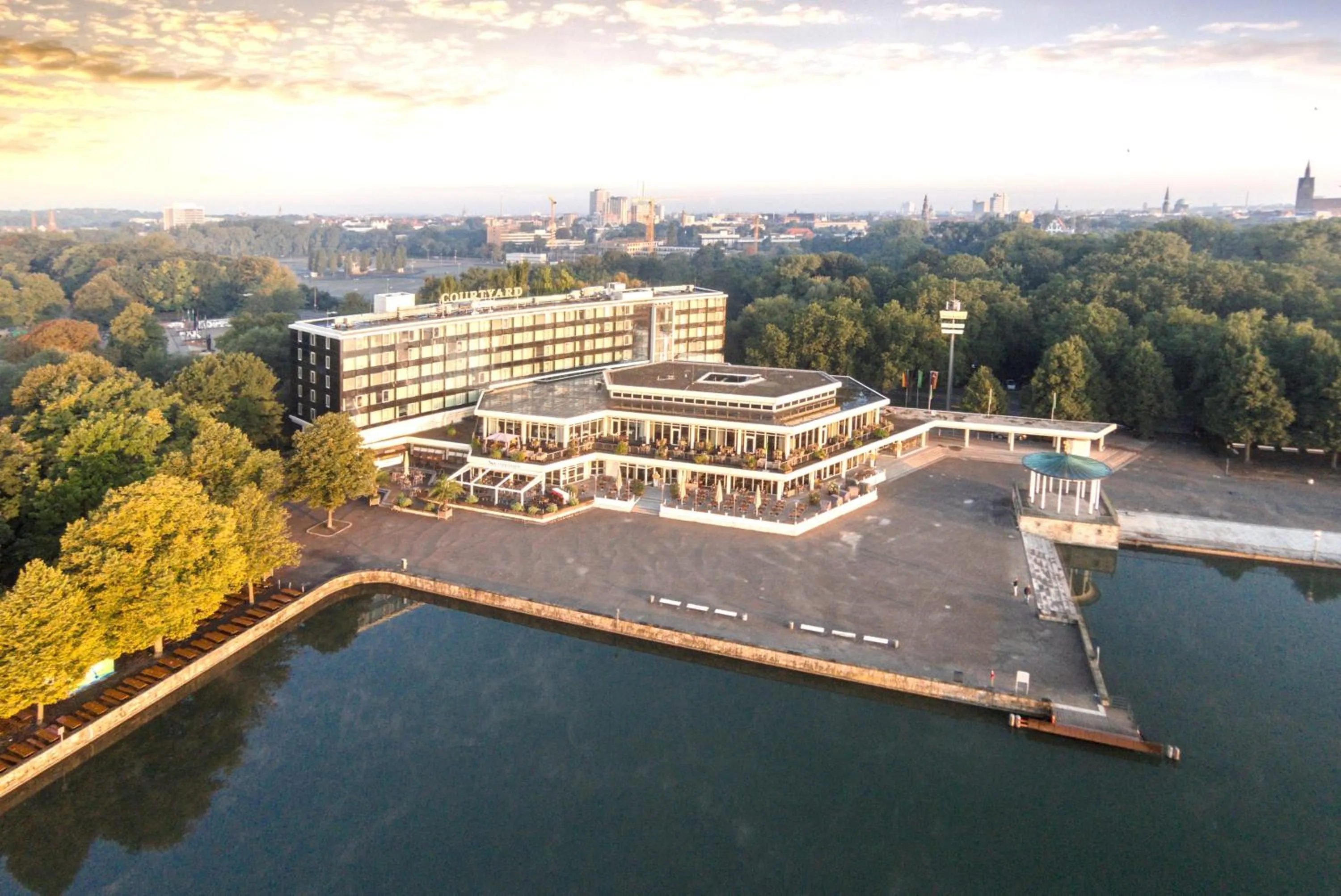 Property building in Courtyard by Marriott Hannover Maschsee