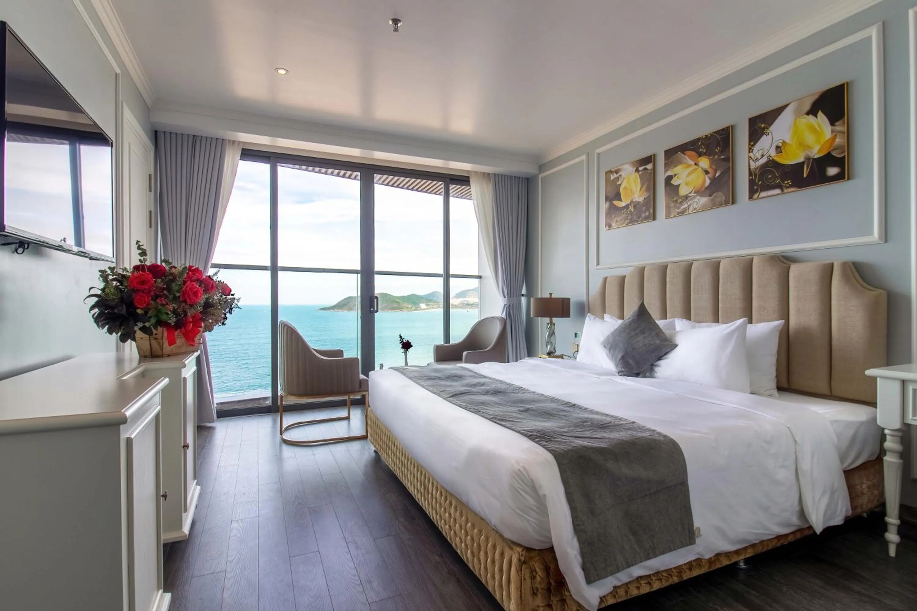 Sea view, Bed in La Vague Hotel